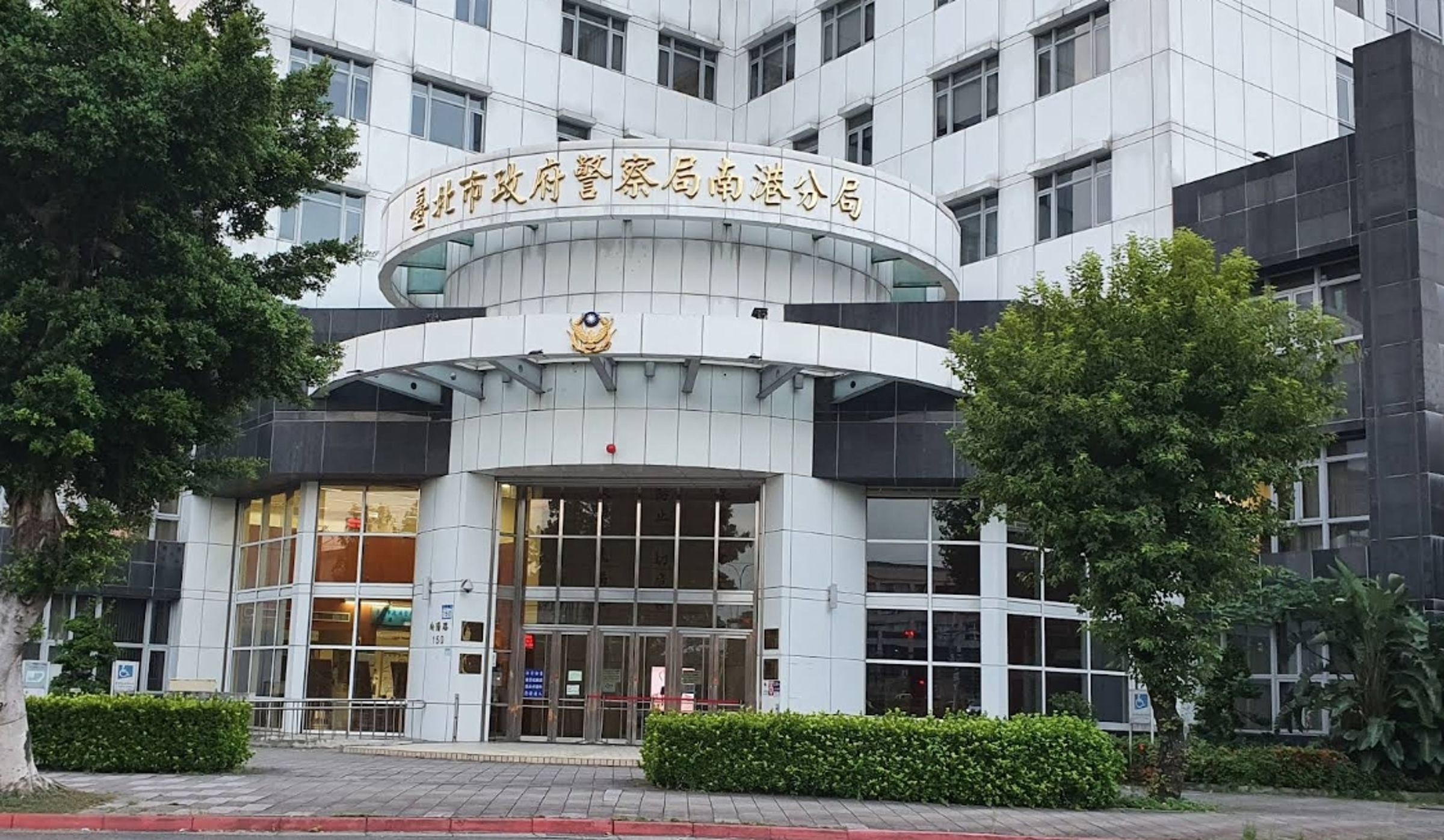 南港分局1名員警酒駕,竟意外發現他與4名同仁去酒店續攤。(翻攝自Google Maps)