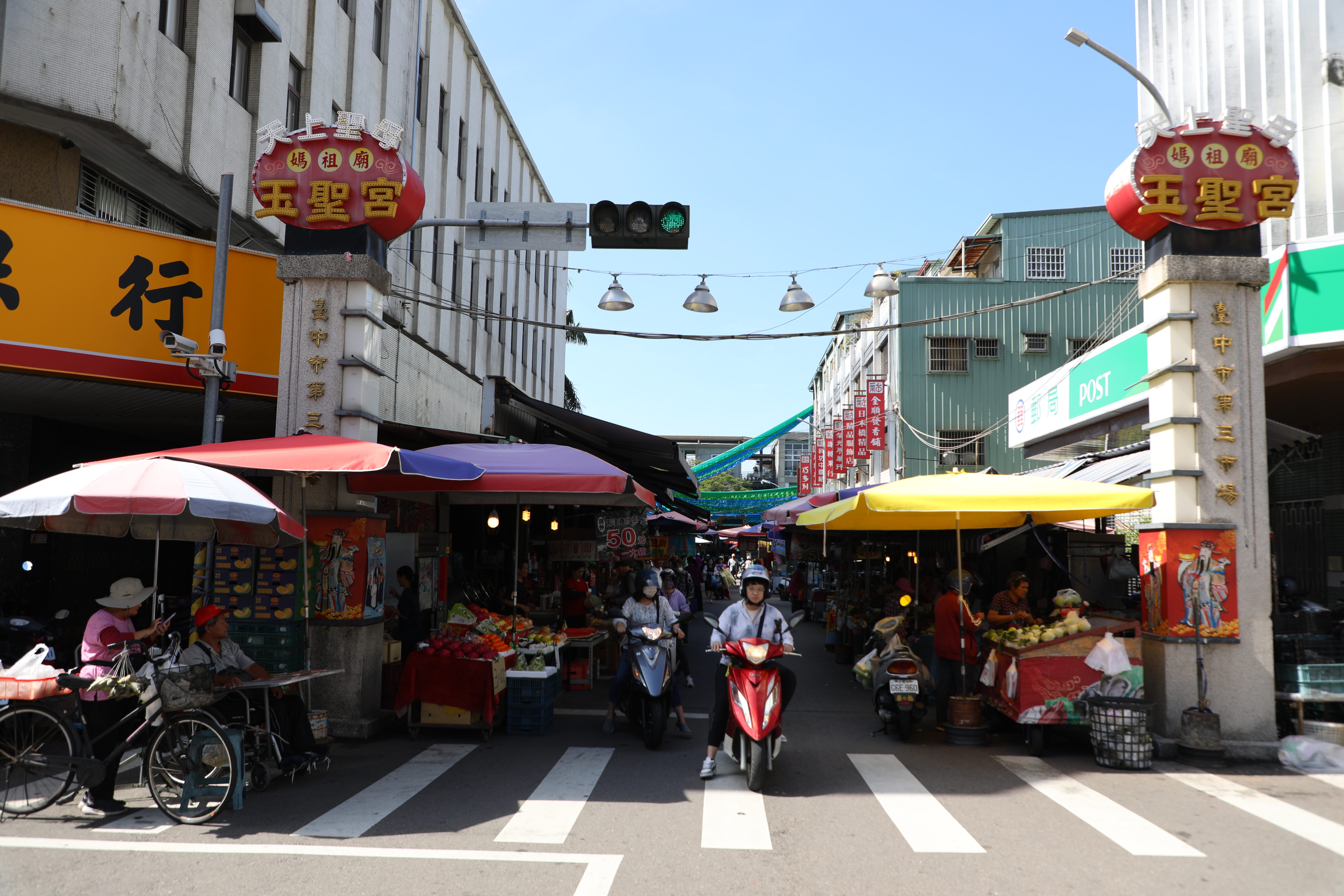 1922年成立的台中第三市場,範圍已經擴及到市場外面,被稱為最像台中人後院的傳統市場。