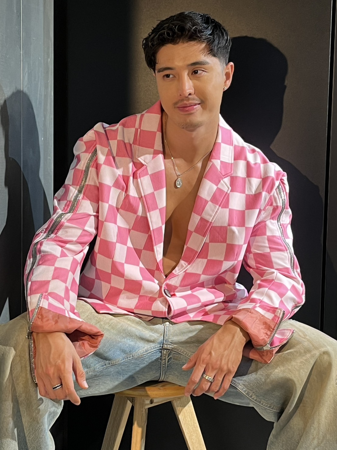 Ethan來台參與了同志遊行,還受邀到夜店表演。