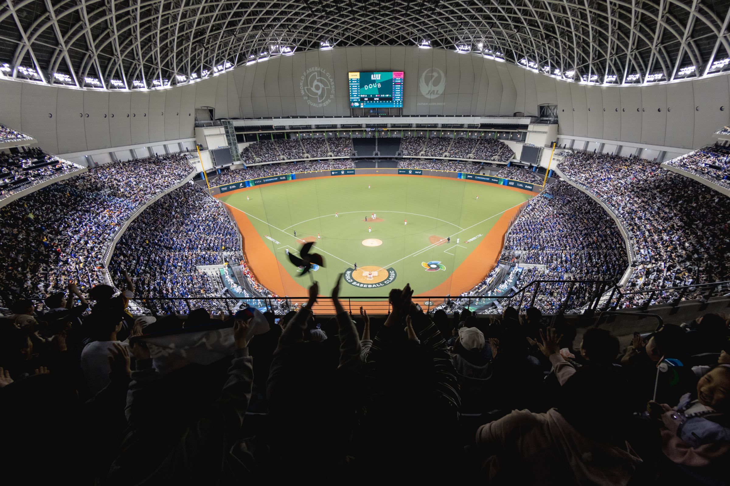 台灣隊於WBCQ期間違規使用電子設備,遭罰2萬美金。圖為首戰對決西班牙隊畫面。(棒協提供)
