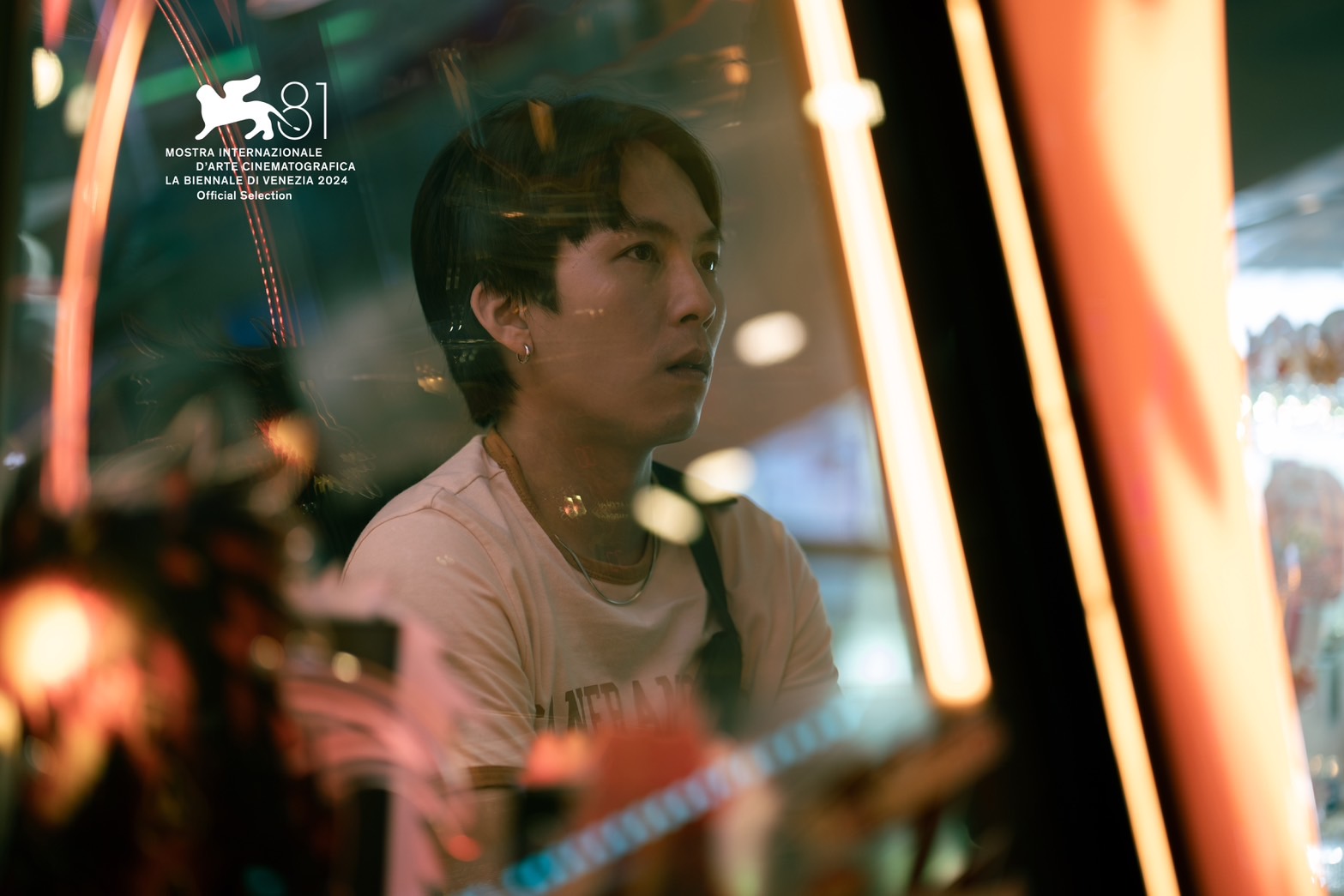 巫建和在臉書開砲參演的《默視錄》因未得到足夠的補助，導致工作人員僅能睡沙發，並非參展三大影展的待遇。(翻攝自飛望影像臉書)