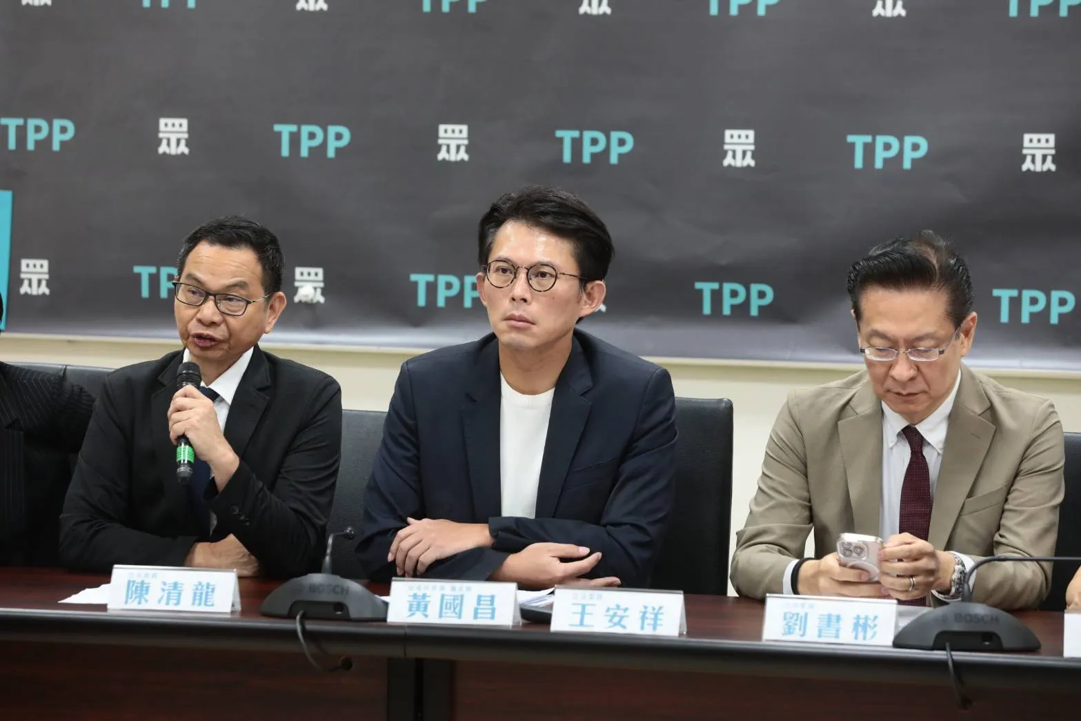 竹北藍白合破局！鄭麗文遭嗆「若敗選是最大戰犯」　黃國昌：國民黨家務事