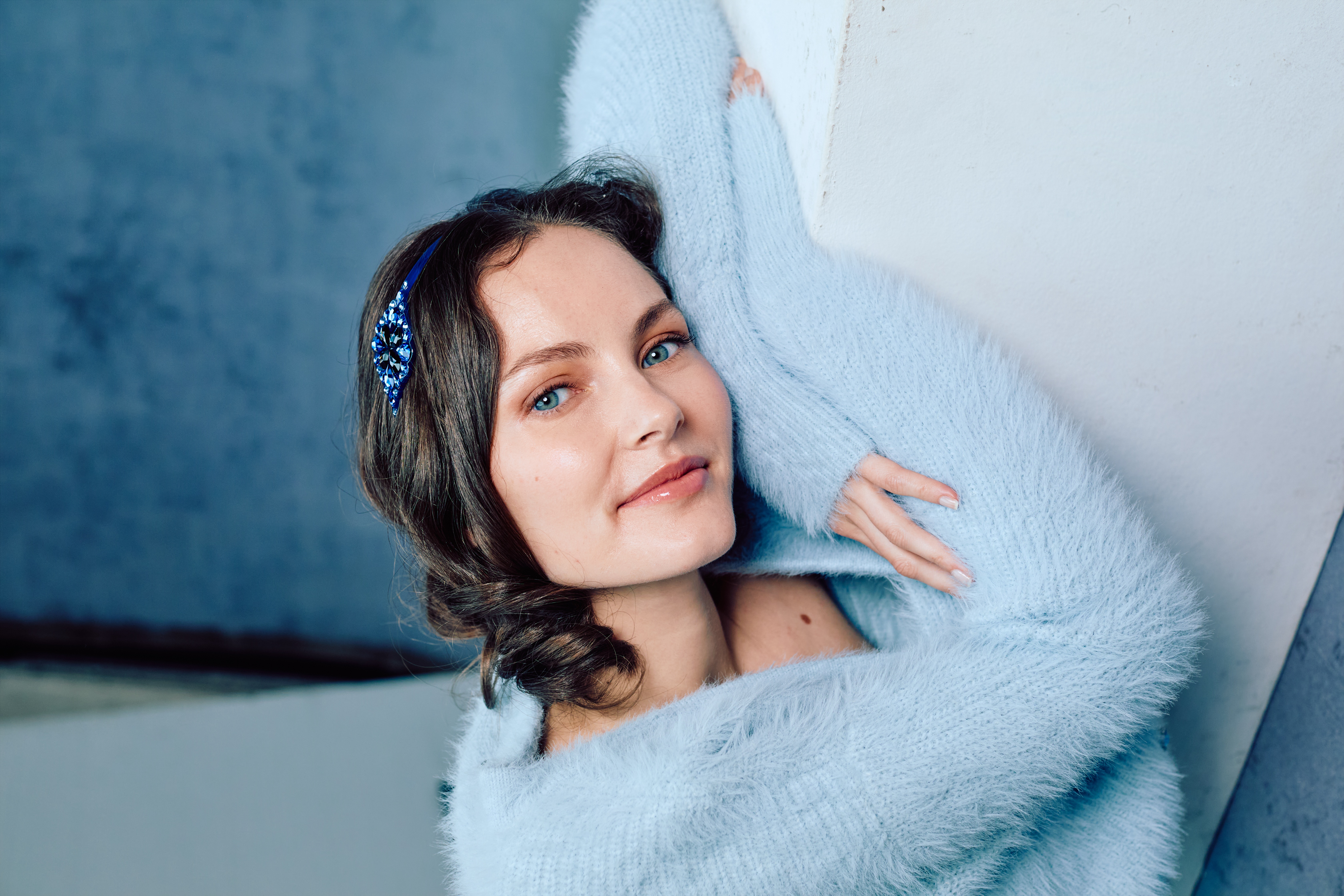 幻藍花鏡璀燦髮箍。NT$11,900（台灣八木通商提供）