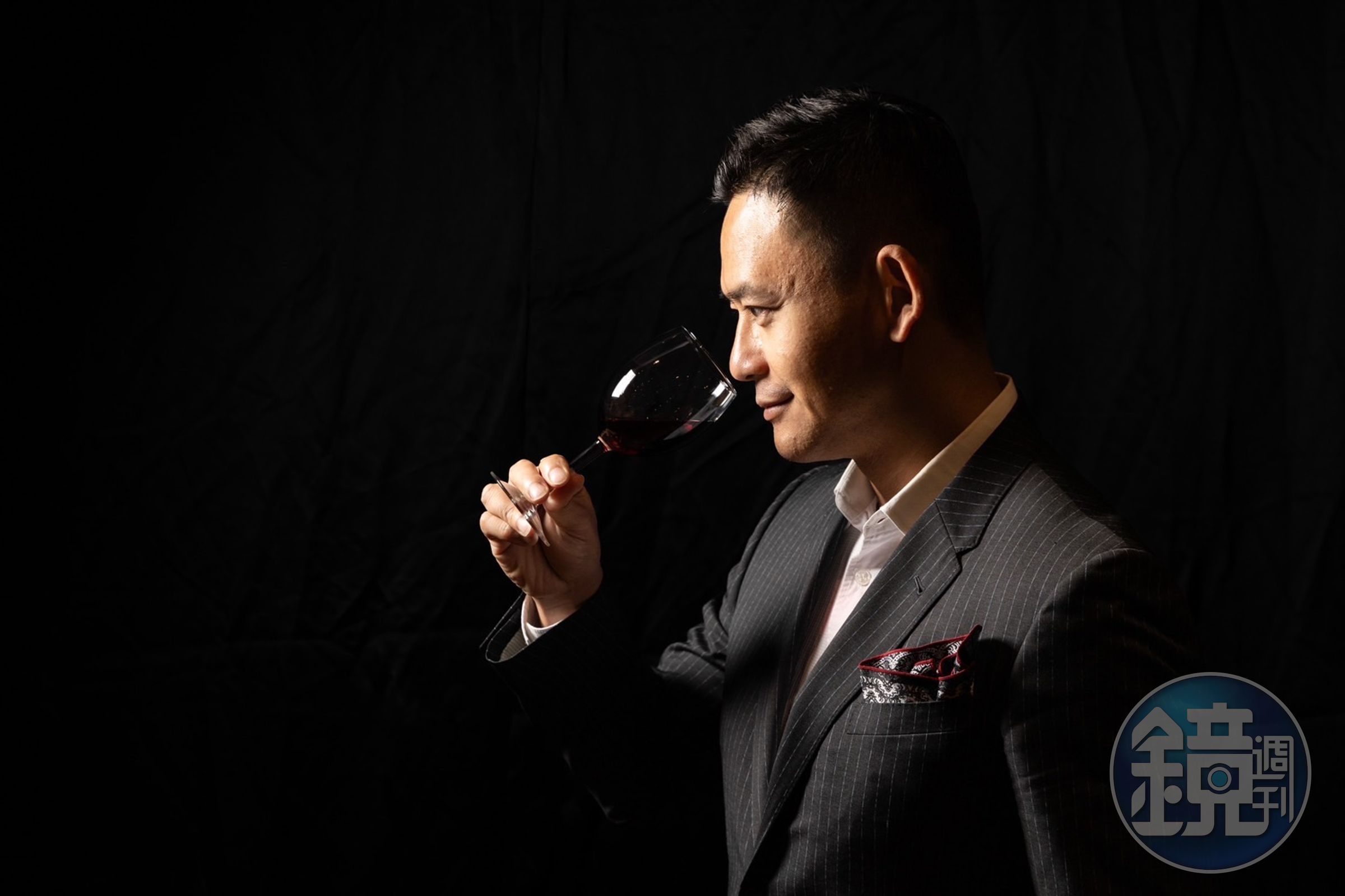 全聯葡萄酒專屬顧問與代言人林才右,不僅精選產地各異的葡萄酒,更創立臉書社團「全聯葡萄酒選購指南」,幫酒迷選出命定酒款。