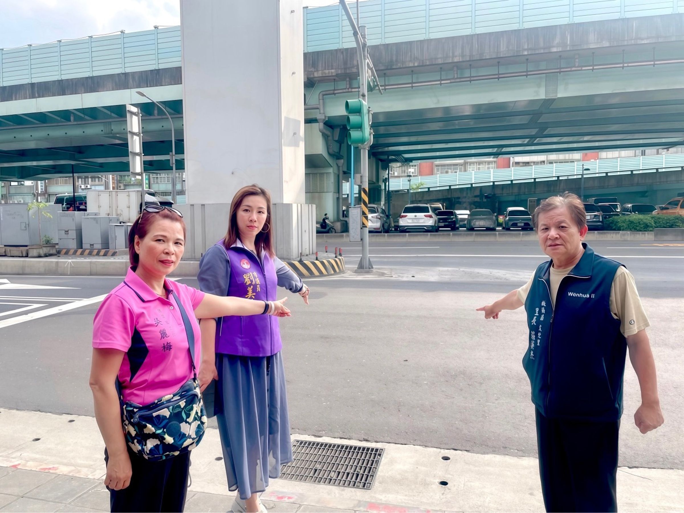 新北市議員劉美芳邀集聯翠里里長吳麗梅、文化里里長莊英杰及市府官員,針對新埔民生站周邊交通動線、行人安全及停車空間等問題進行全面檢討。