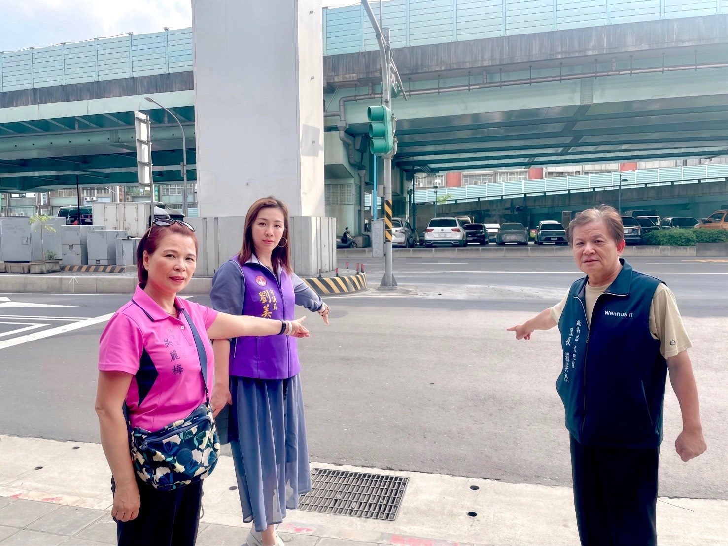 新北市議員劉美芳邀集聯翠里里長吳麗梅、文化里里長莊英杰及市府官員,針對新埔民生站周邊交通動線、行人安全及停車空間等問題進行全面檢討。