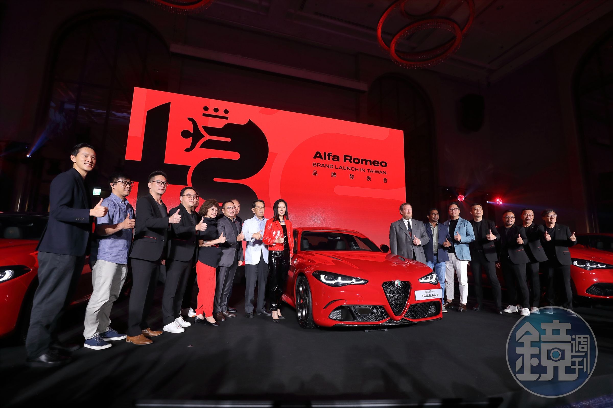 尚騰汽車董事長高易誼（紅衣）一身勁裝現身，並透露也入手Alfa Romeo新款表達支持。