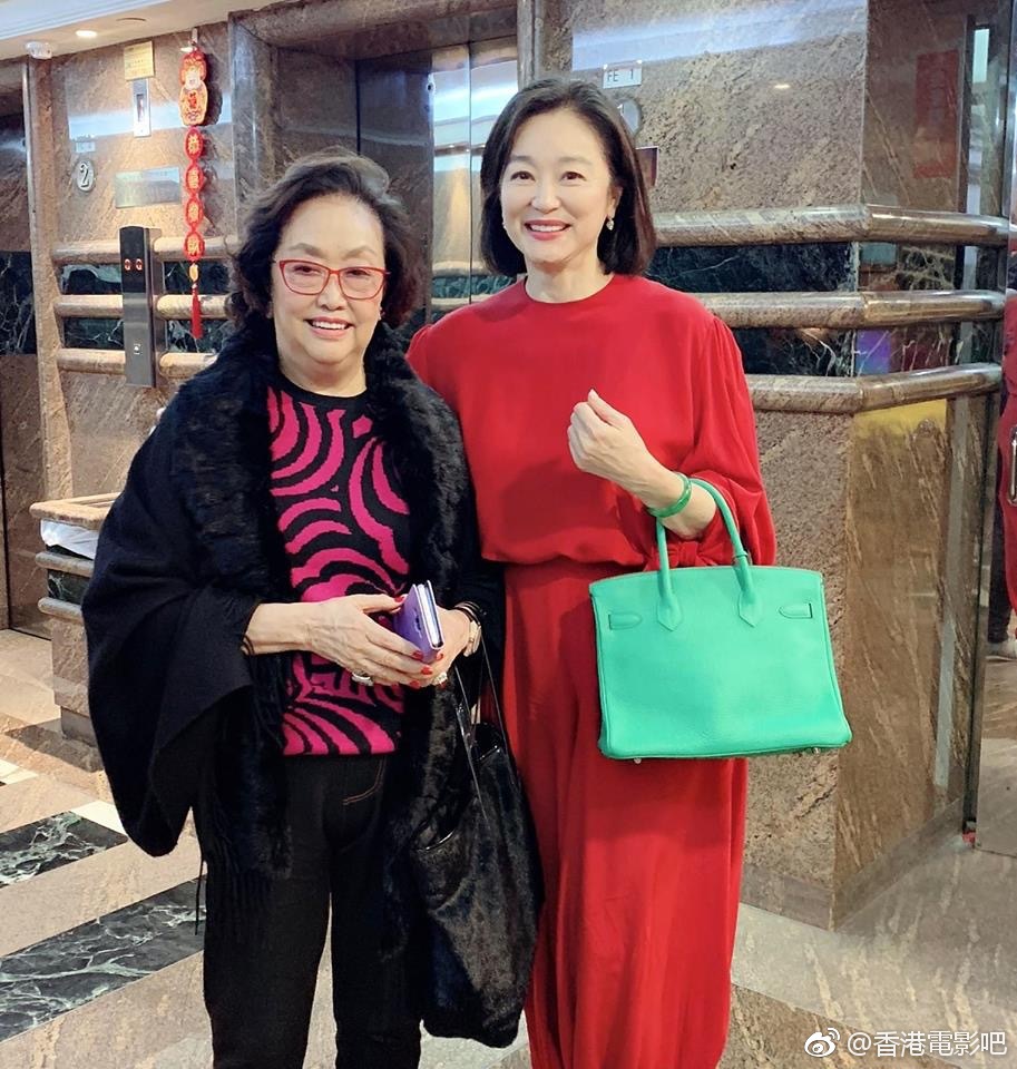 林青霞與葛蘭認識之初是因為一場偶遇,林青霞視葛蘭為偶像,之後成了莫逆之交,也算是達到追星天花板了。(微博圖片)
