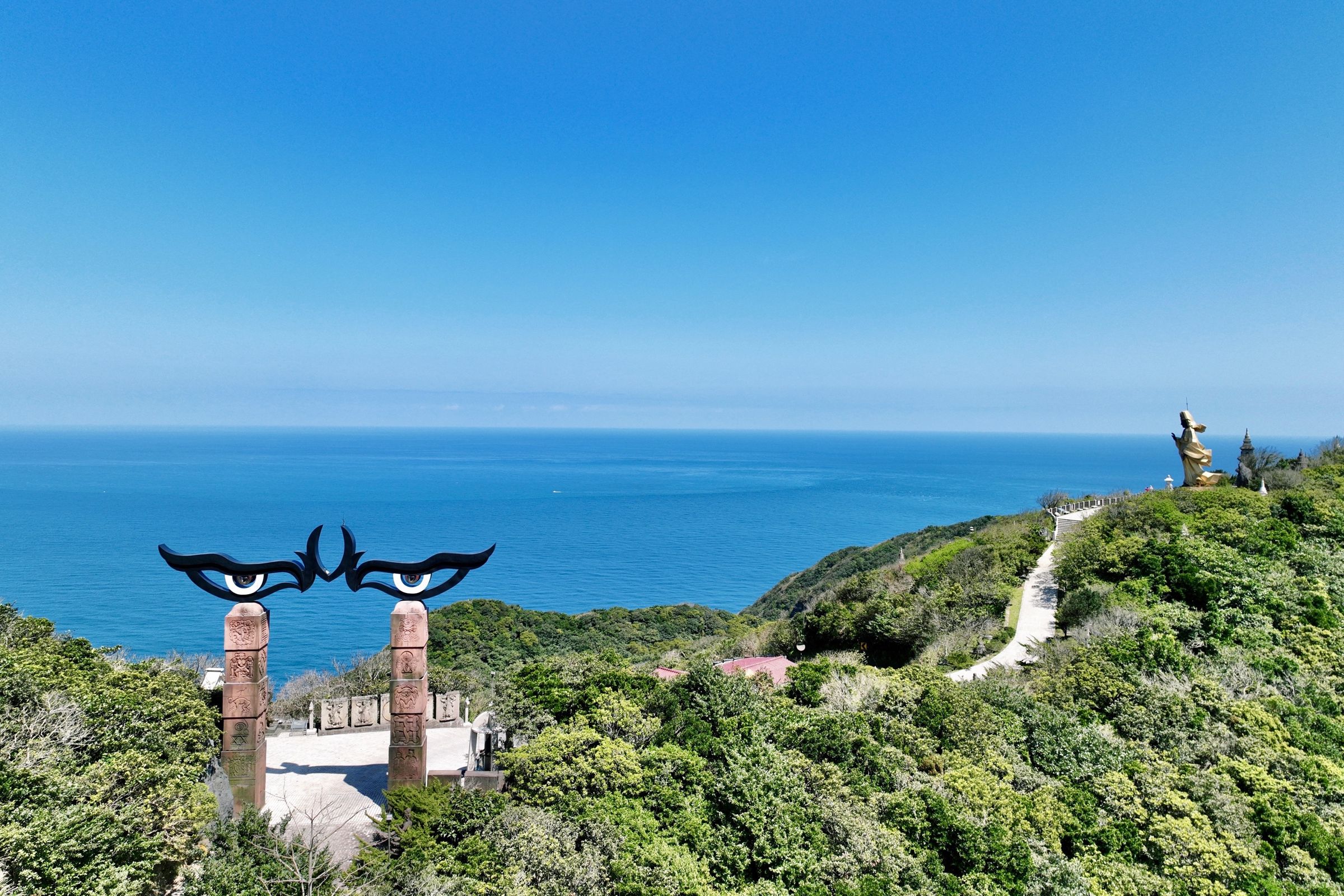 位於台灣福隆寶地的靈鷲山無生道場,名列台灣宗教百景之一。(靈鷲山佛教教團提供)