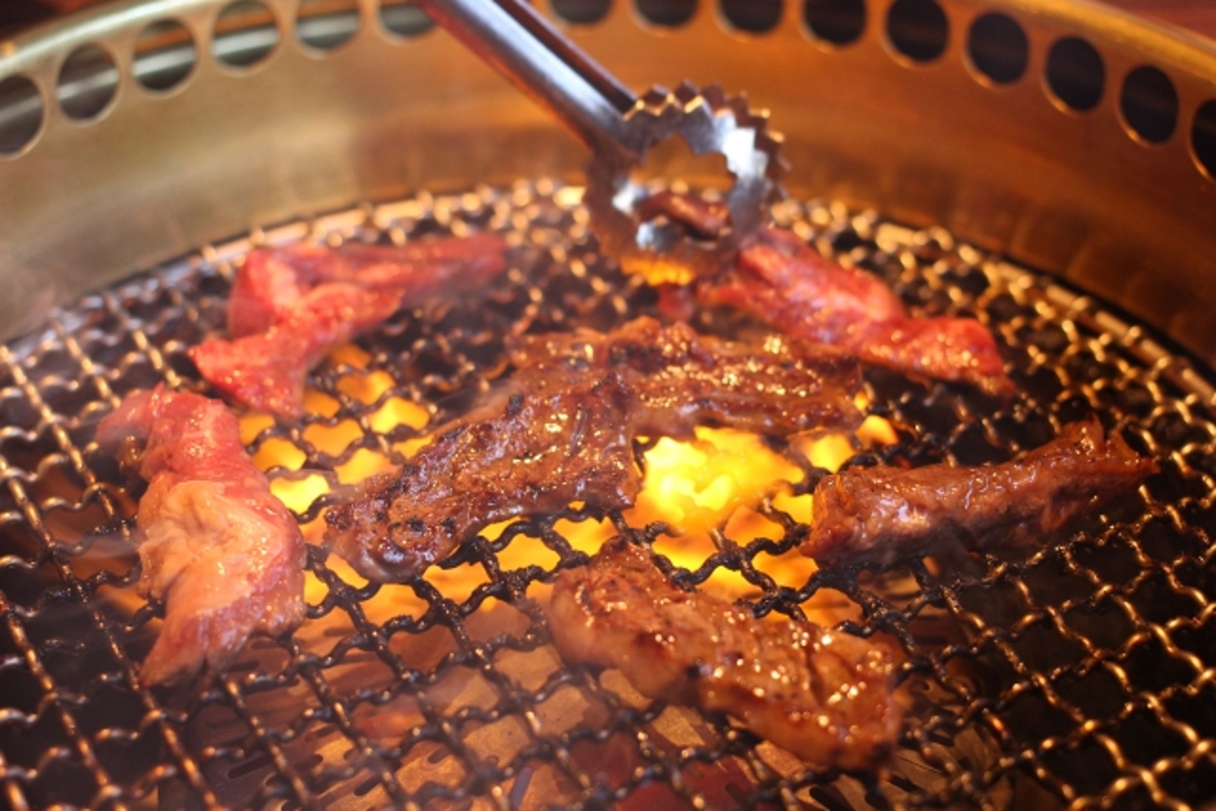 一名台中女子6月份陸續到高級燒肉餐廳、超商、熱炒店等店大吃霸王餐。（示意圖，photoAC）