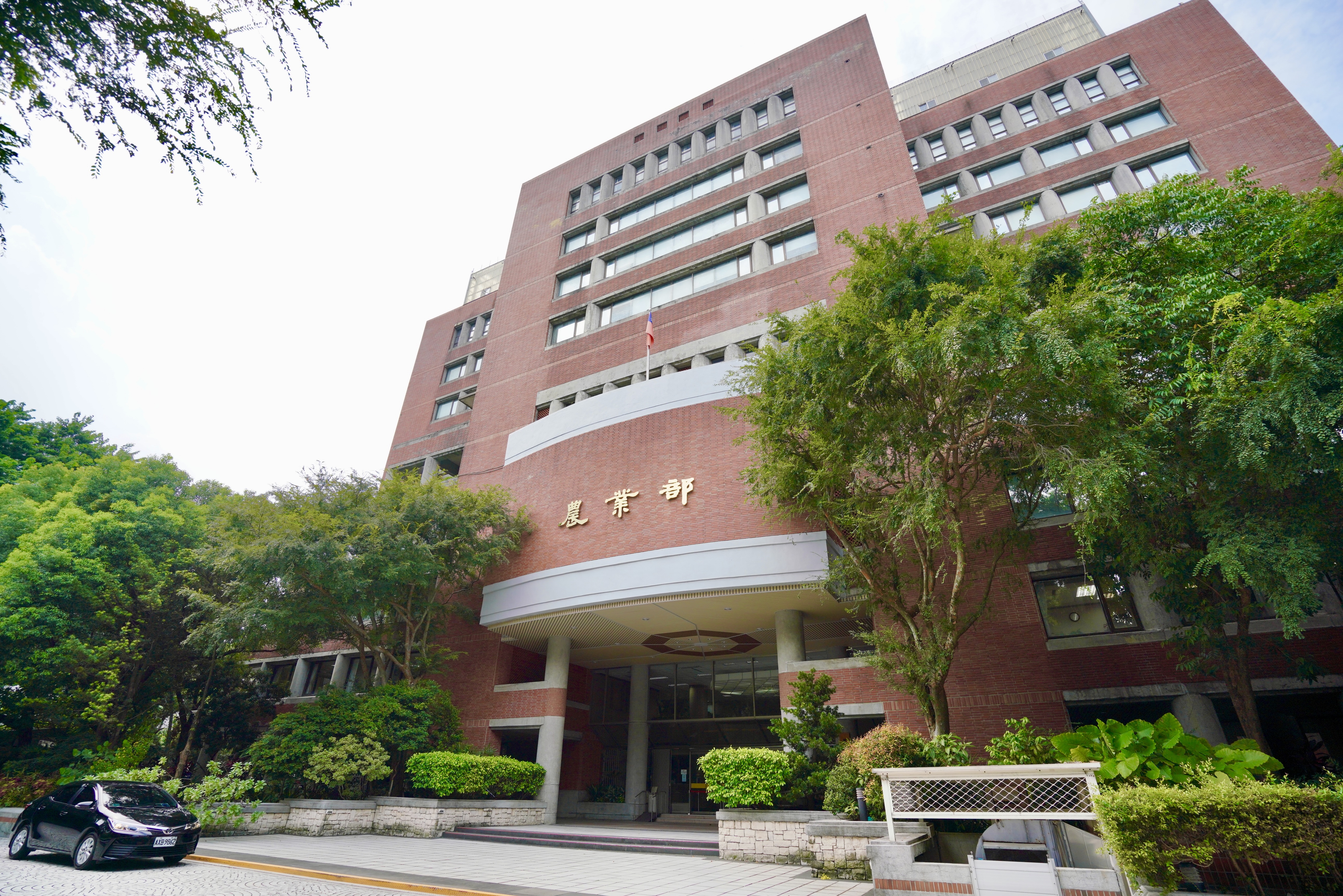 北檢追查進口蛋弊案，農業部官員經訊問後獲請回。