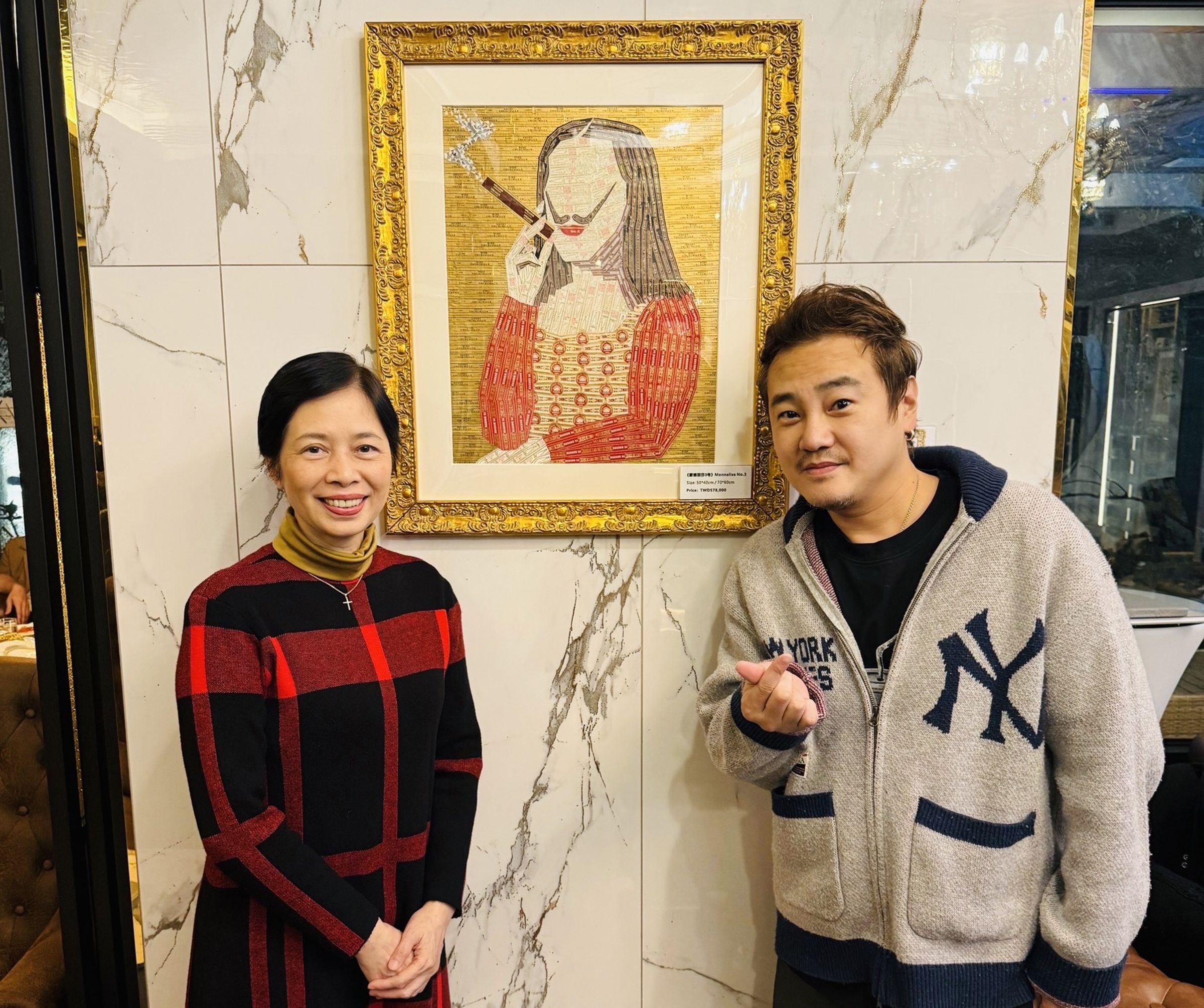 綠茶和香港藝術家孔丹蕾女士合影。(綠茶提供)