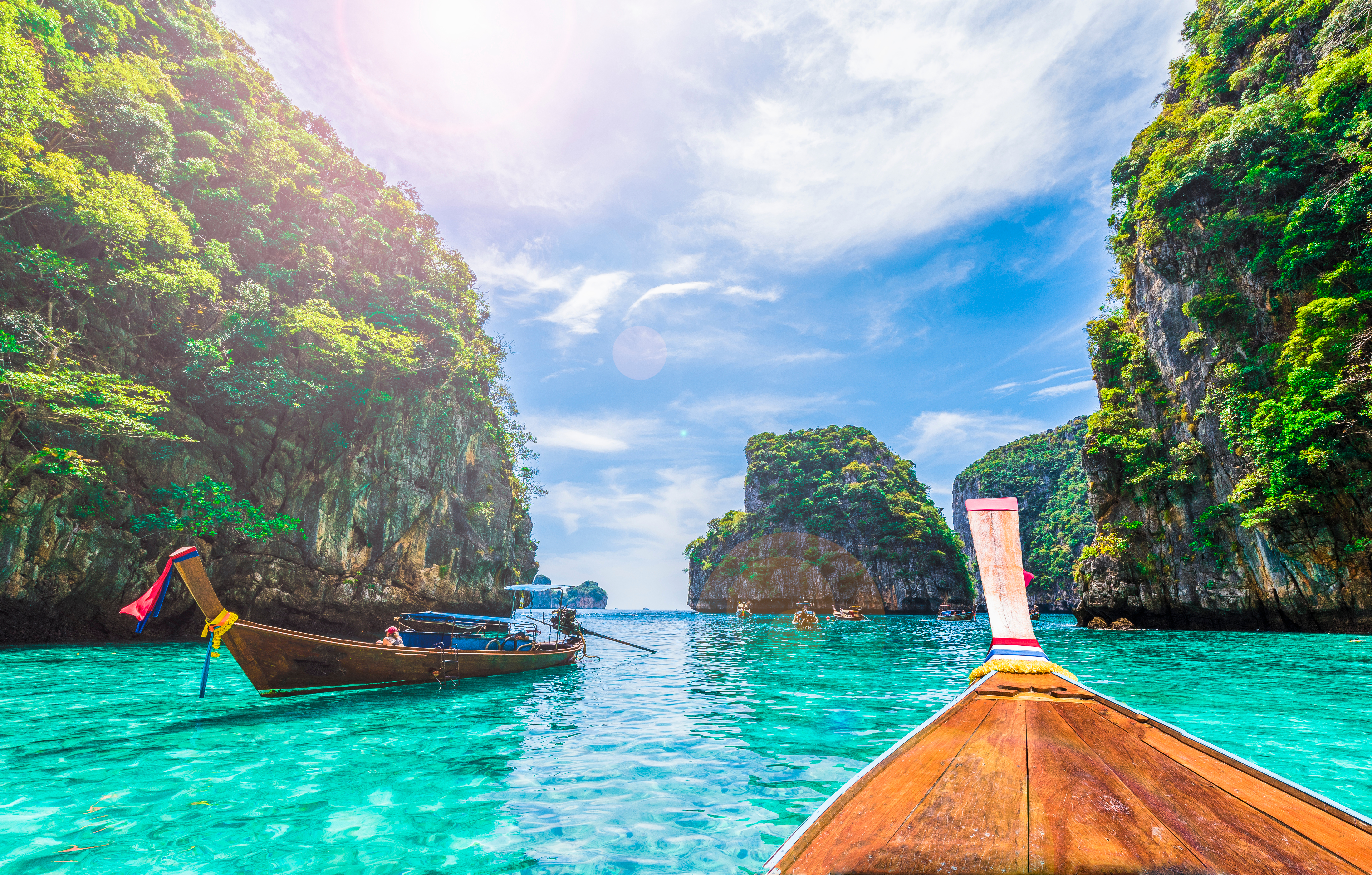 皮皮島又稱Phi Phi島、PP島,為一系列島嶼所組成的群島,很適合安排一日跳島遊程。(燦星旅遊提供)