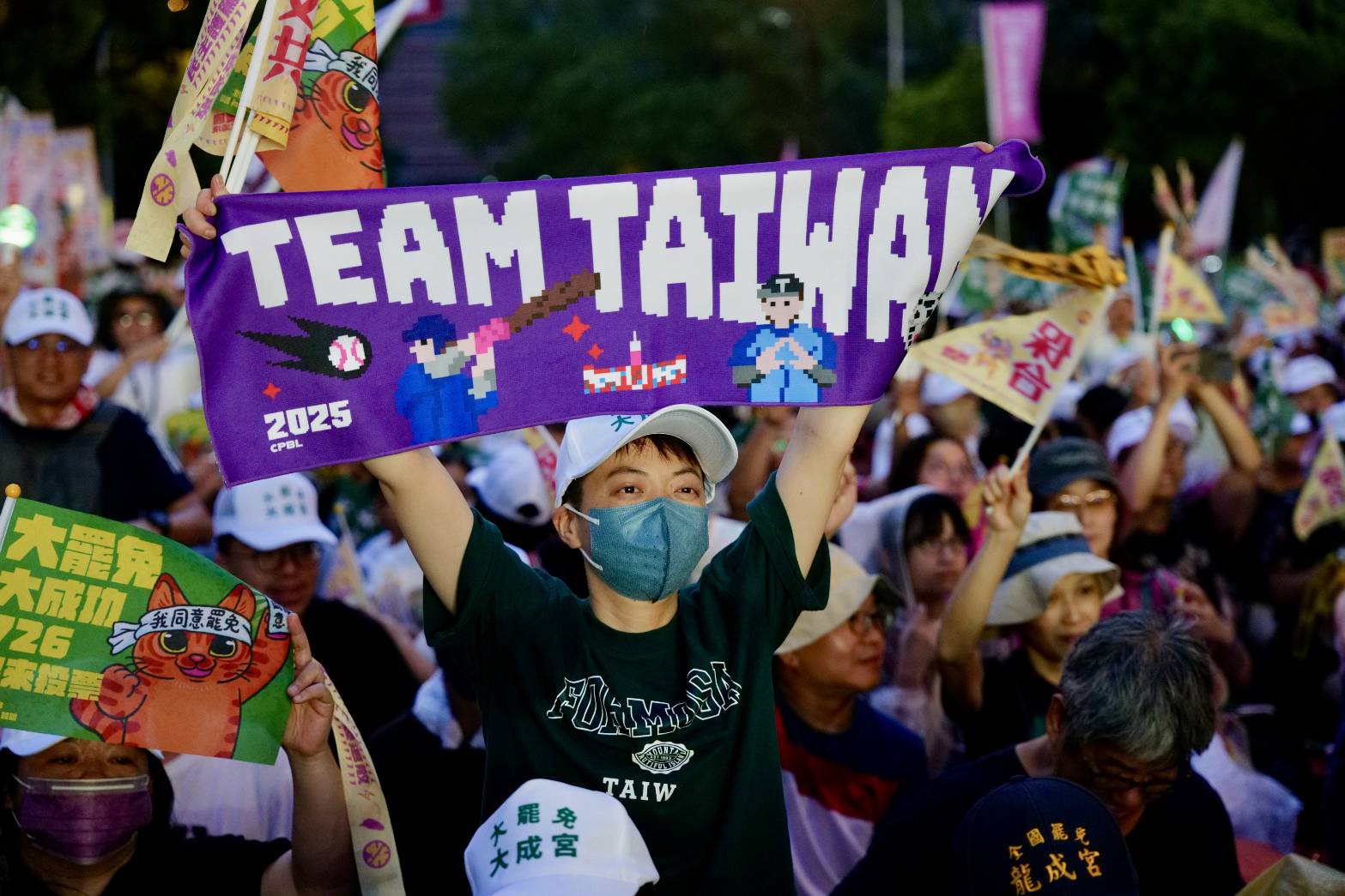 隨著投票日逼近，支持與反對罷免的兩方均展開最後階段的動員與宣傳，戰況日趨激烈。