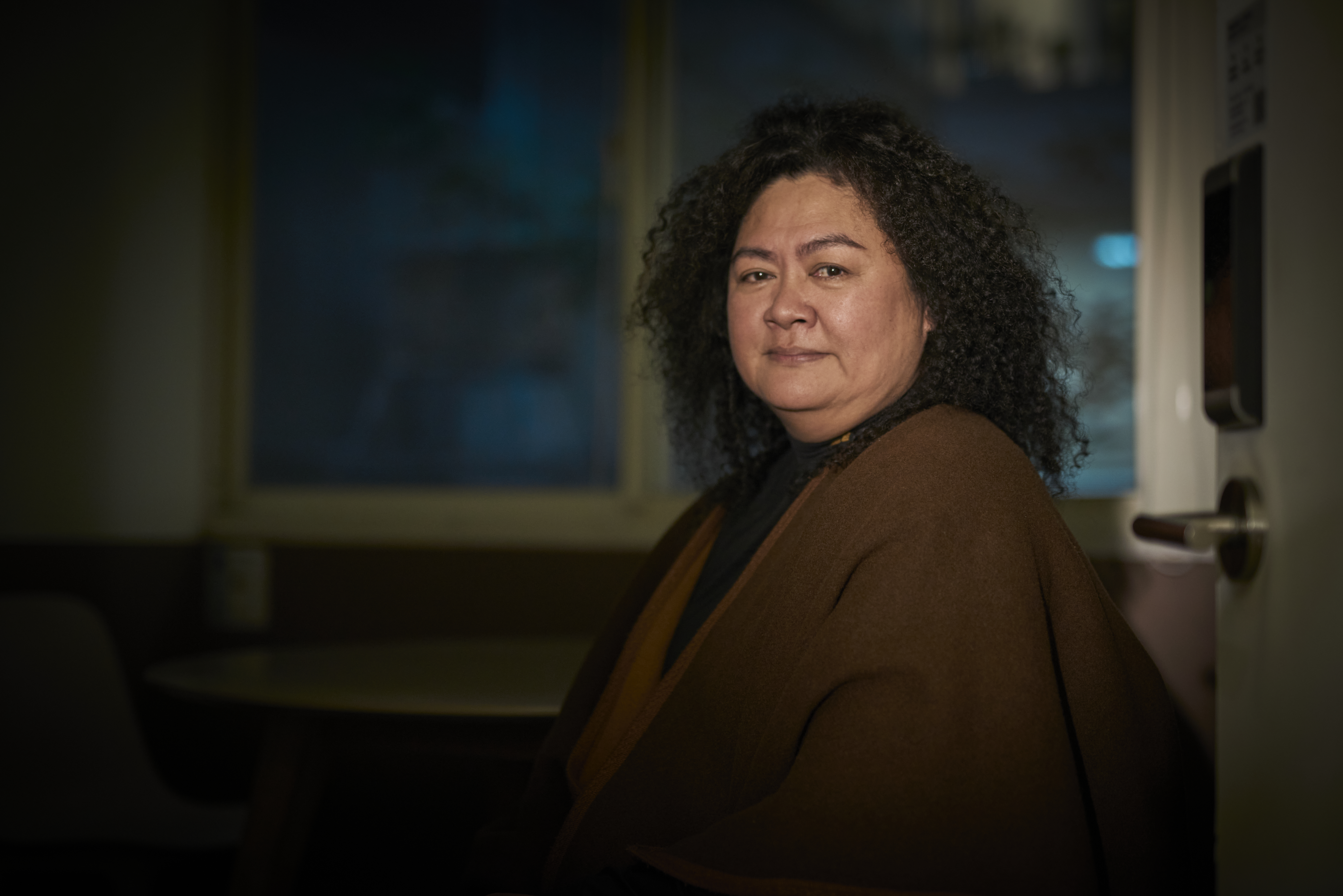 巴奈發行全台語專輯《夜婆IĀ PÔ》，透過她富有故事性的歌聲唱出一首首好歌。