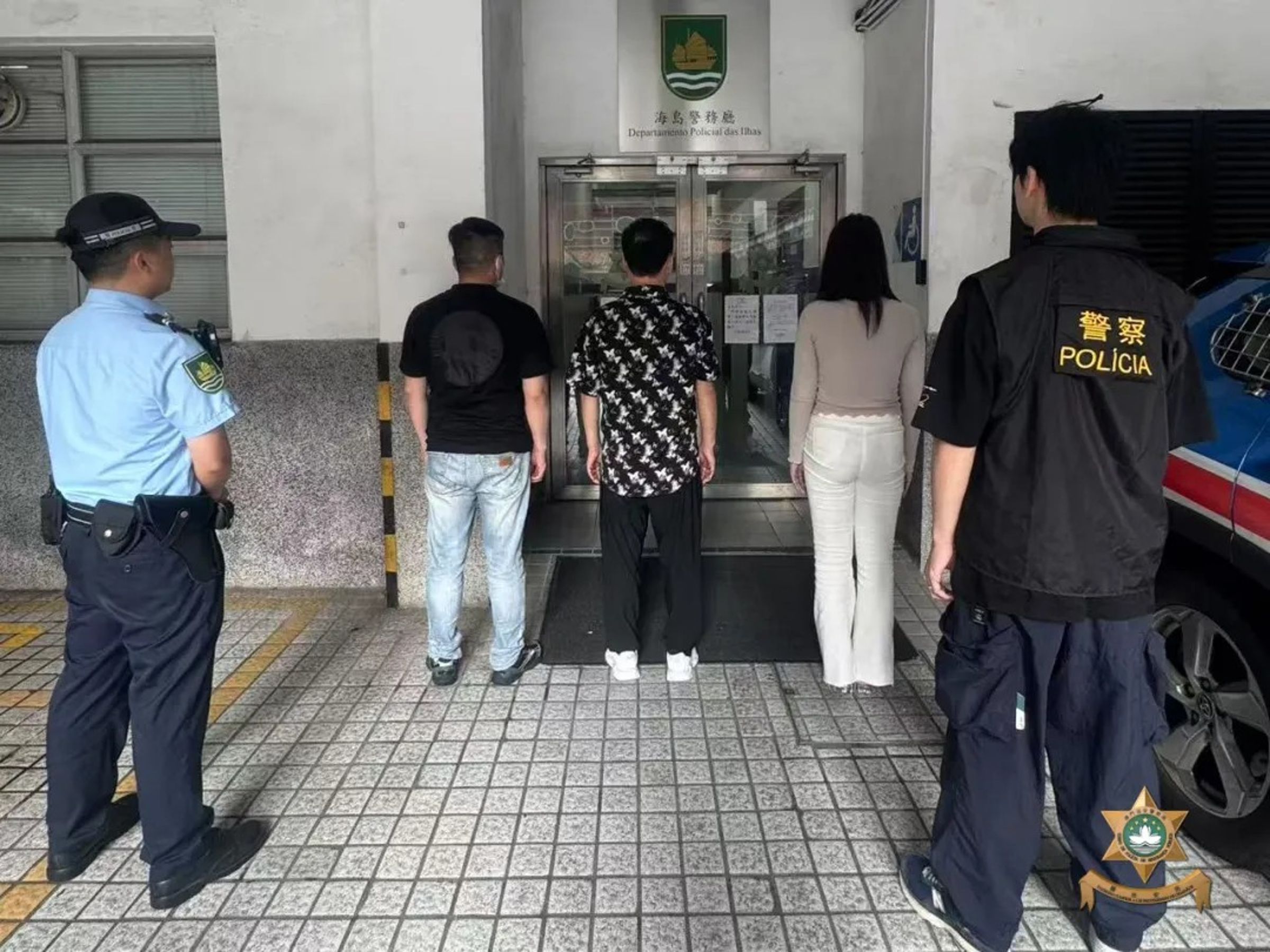 女裝男來自泰國,性服務收費不斐。(翻攝治安警察局社區警務)