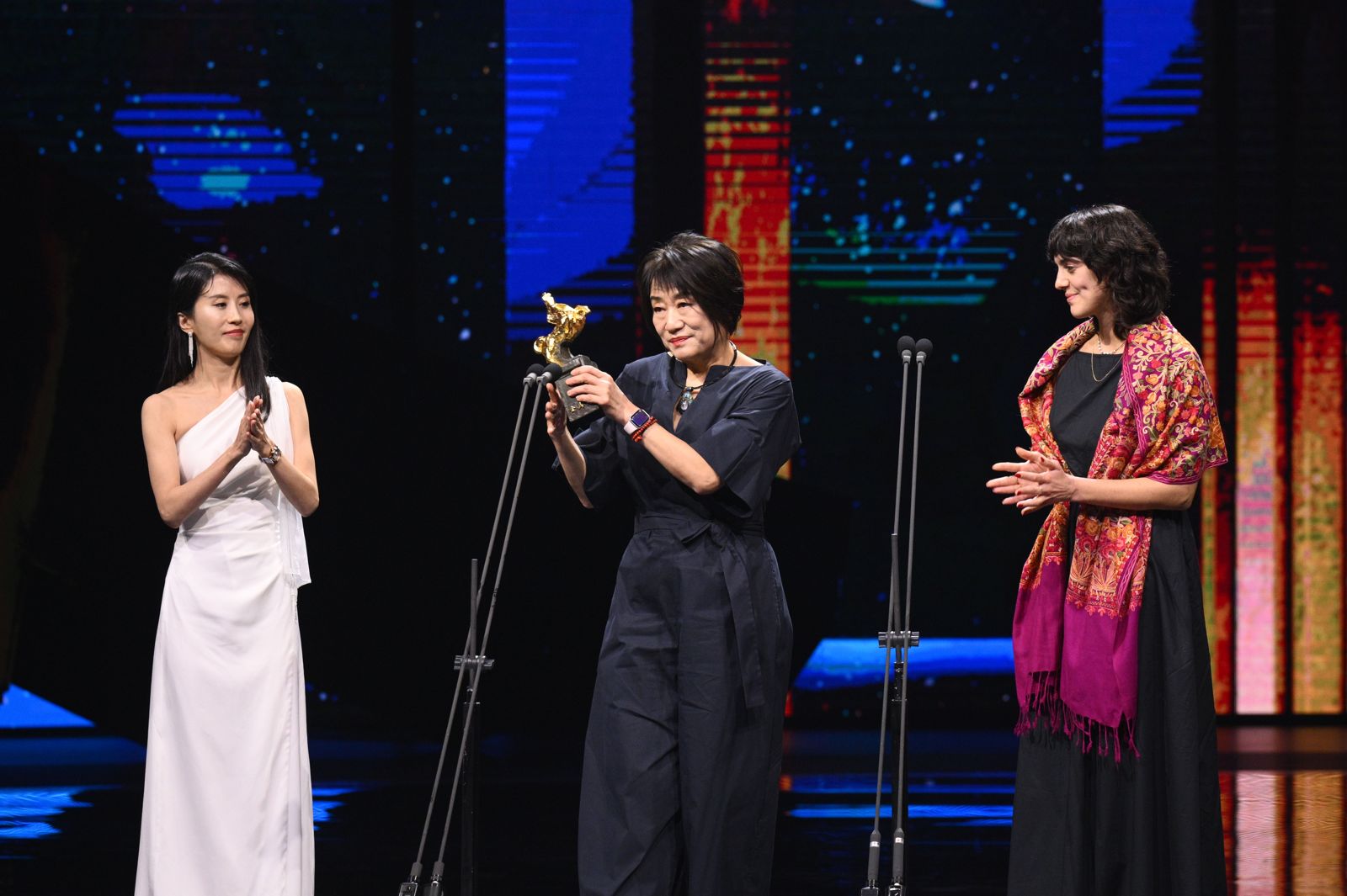 婁燁繼10年前的《推拿》後,再次拿下金馬獎最佳劇情片、最佳導演殊榮,今晚由製作團隊代為領獎。(金馬執委會提供)
