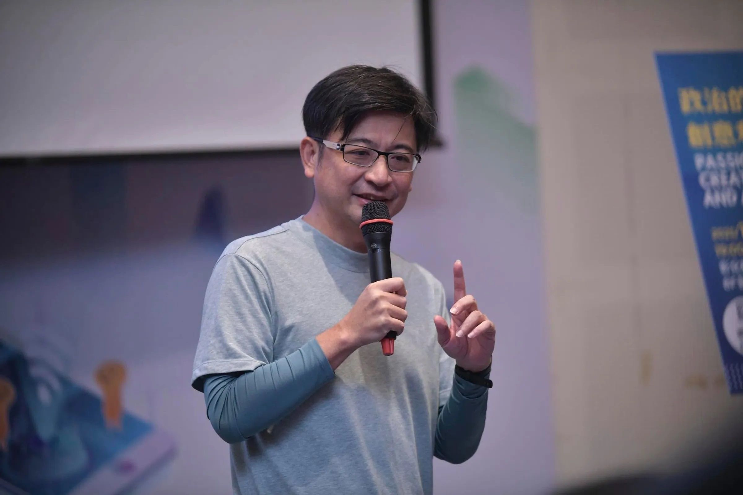 謝典霖影片曝光後在網路引爆強烈反彈,多數網友指責謝典霖的態度猶如「紈褲子弟在調侃有理想的青年」。(翻攝自謝典霖臉書)