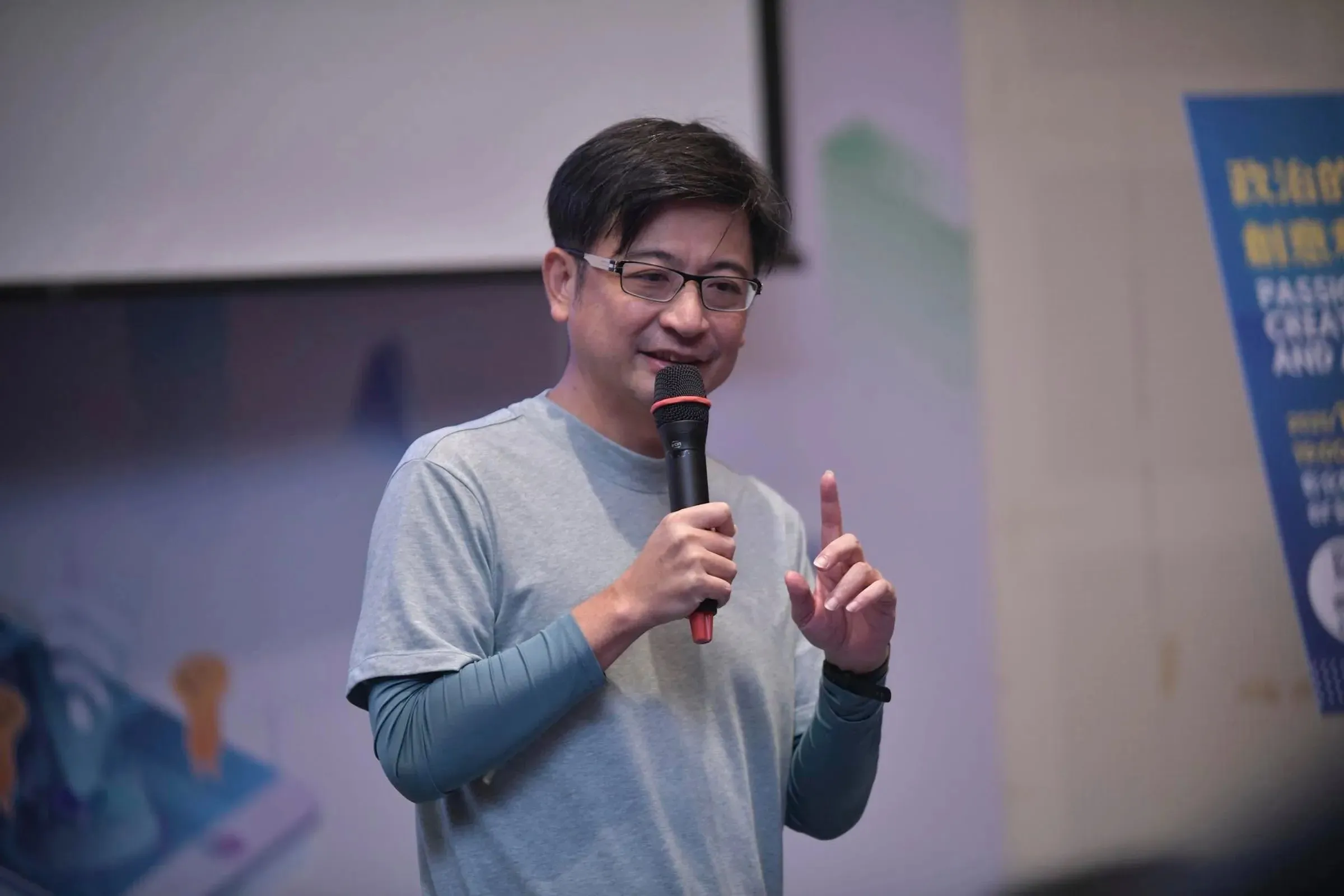 謝典霖影片曝光後在網路引爆強烈反彈，多數網友指責謝典霖的態度猶如「紈褲子弟在調侃有理想的青年」。（翻攝自謝典霖臉書）