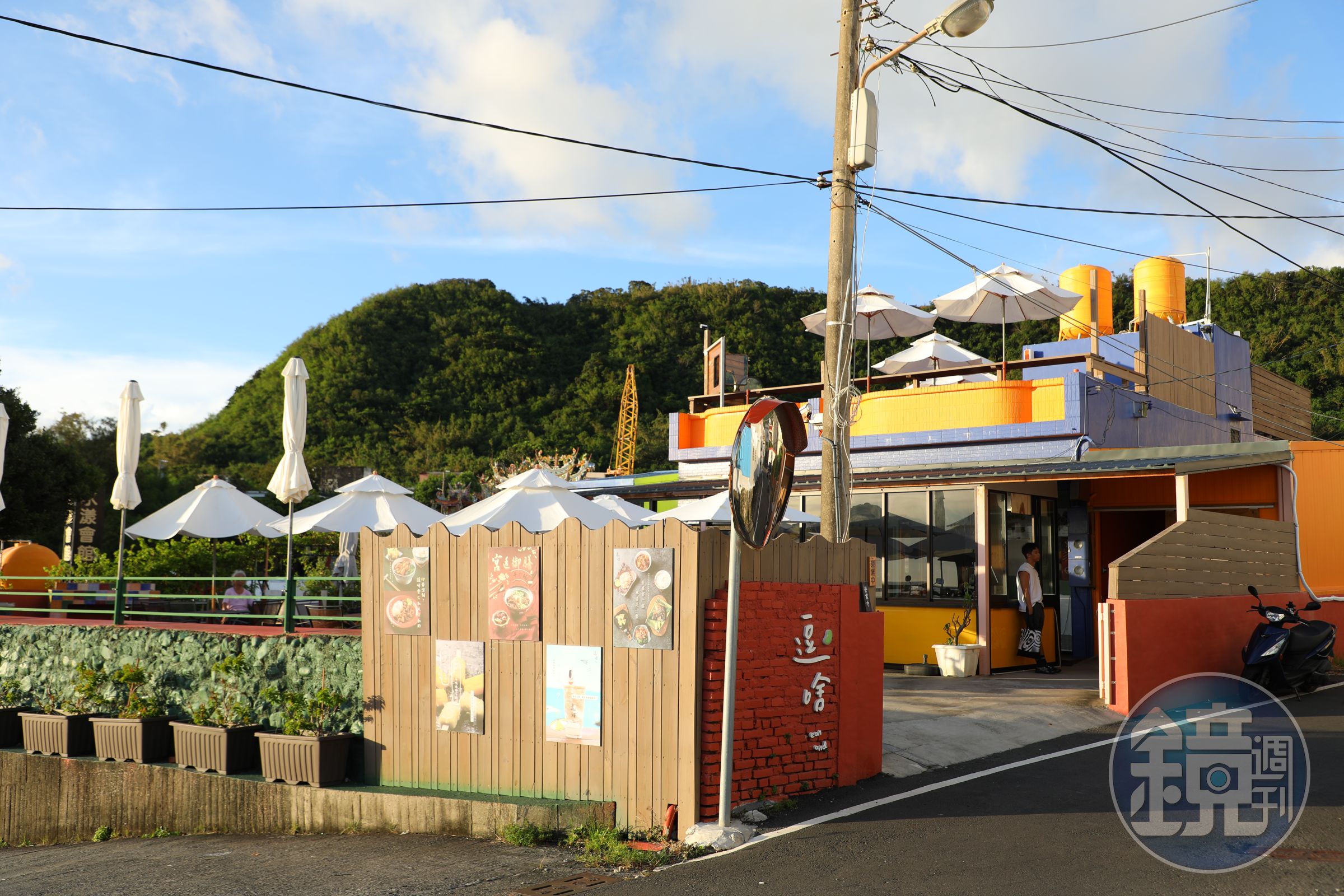 2023年開幕的「逗啥」專賣泰式料理與綠豆沙飲品。