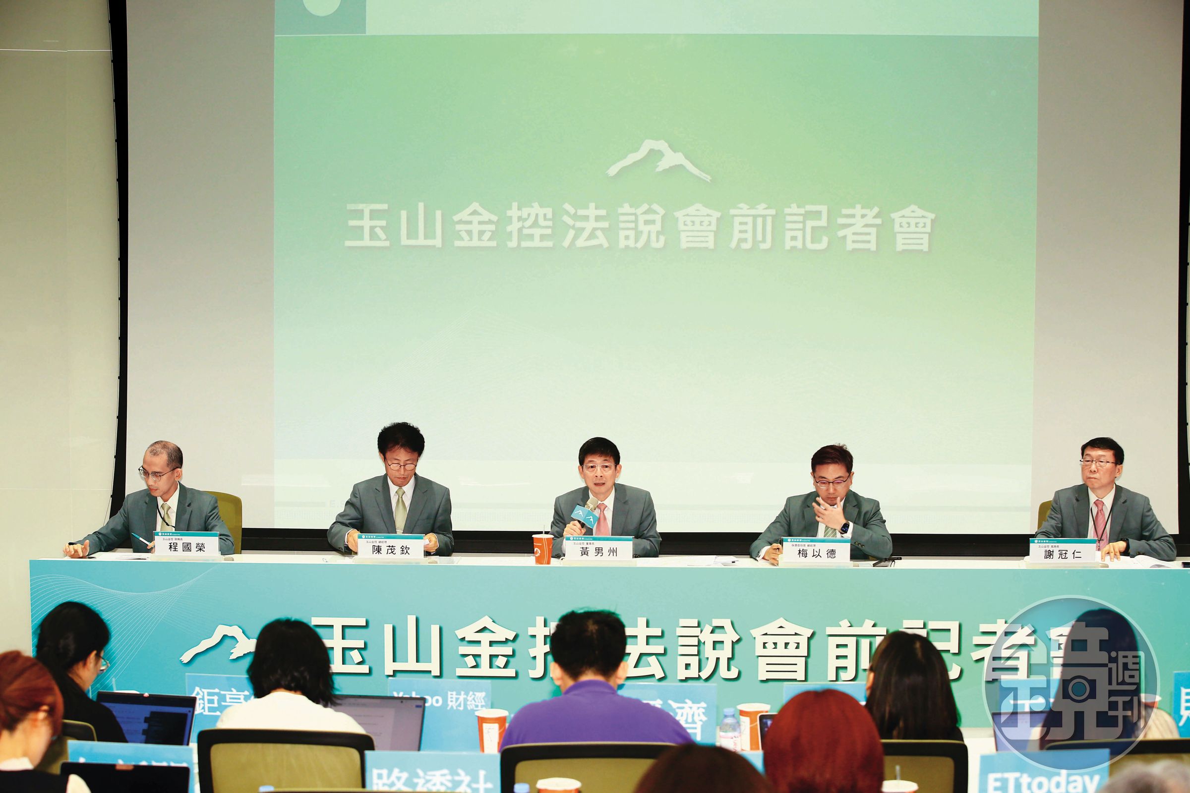 2026年金融股獲利可望進一步成長，高股息ETF含「金」量高，可不用急著出脫。