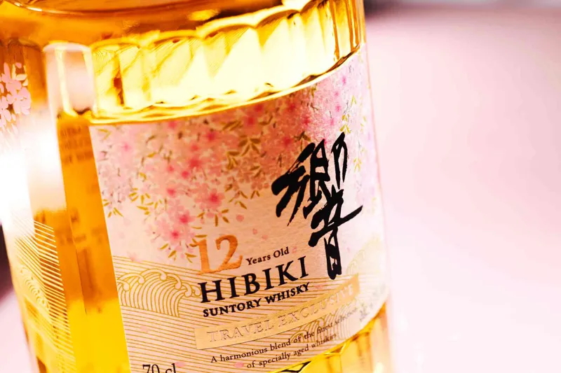 酒誌／如果要買酒，一個旅人：從三得利「響 12 年」的復活，看免稅通路限定版買酒策略