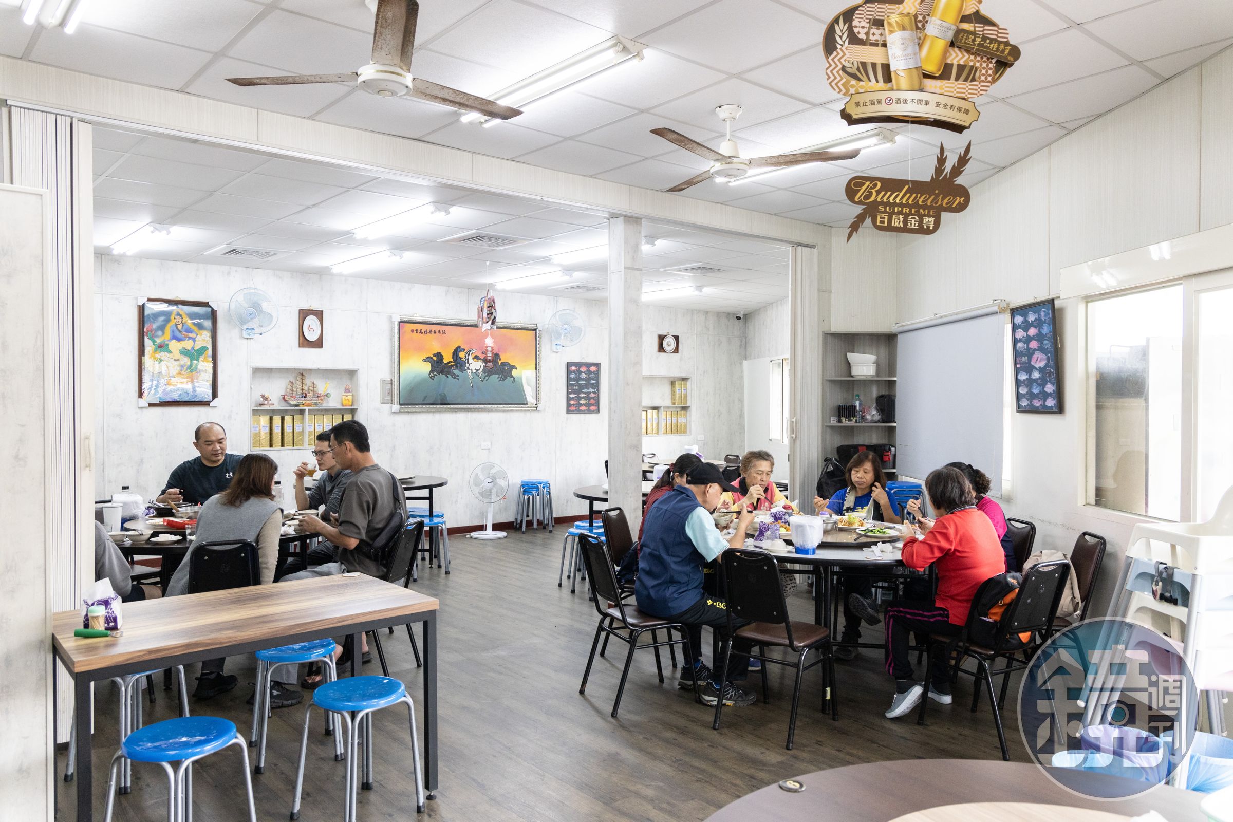 店內用餐環境乾淨且提供冷氣,是在地人聚餐的好去處。