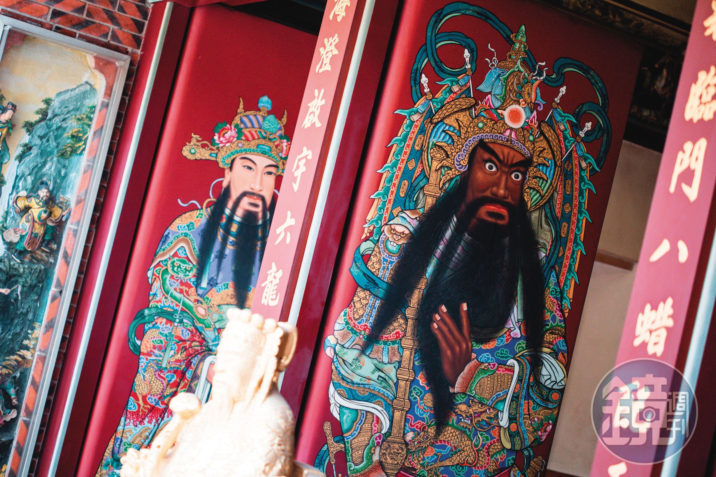 門神能抵禦鬼魅魍魎，保衛家人平安，和氣生財。