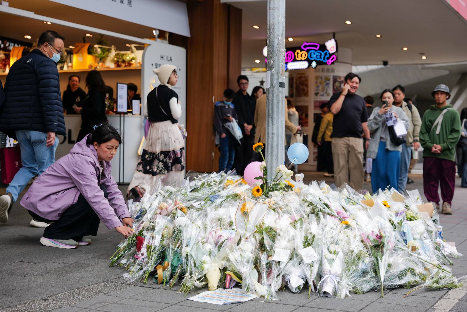 台北市誠品南西店外，19日發生隨機殺人事件，當時有位機車騎士遭刺傷，隨後倒地送醫急救仍宣告不治。
