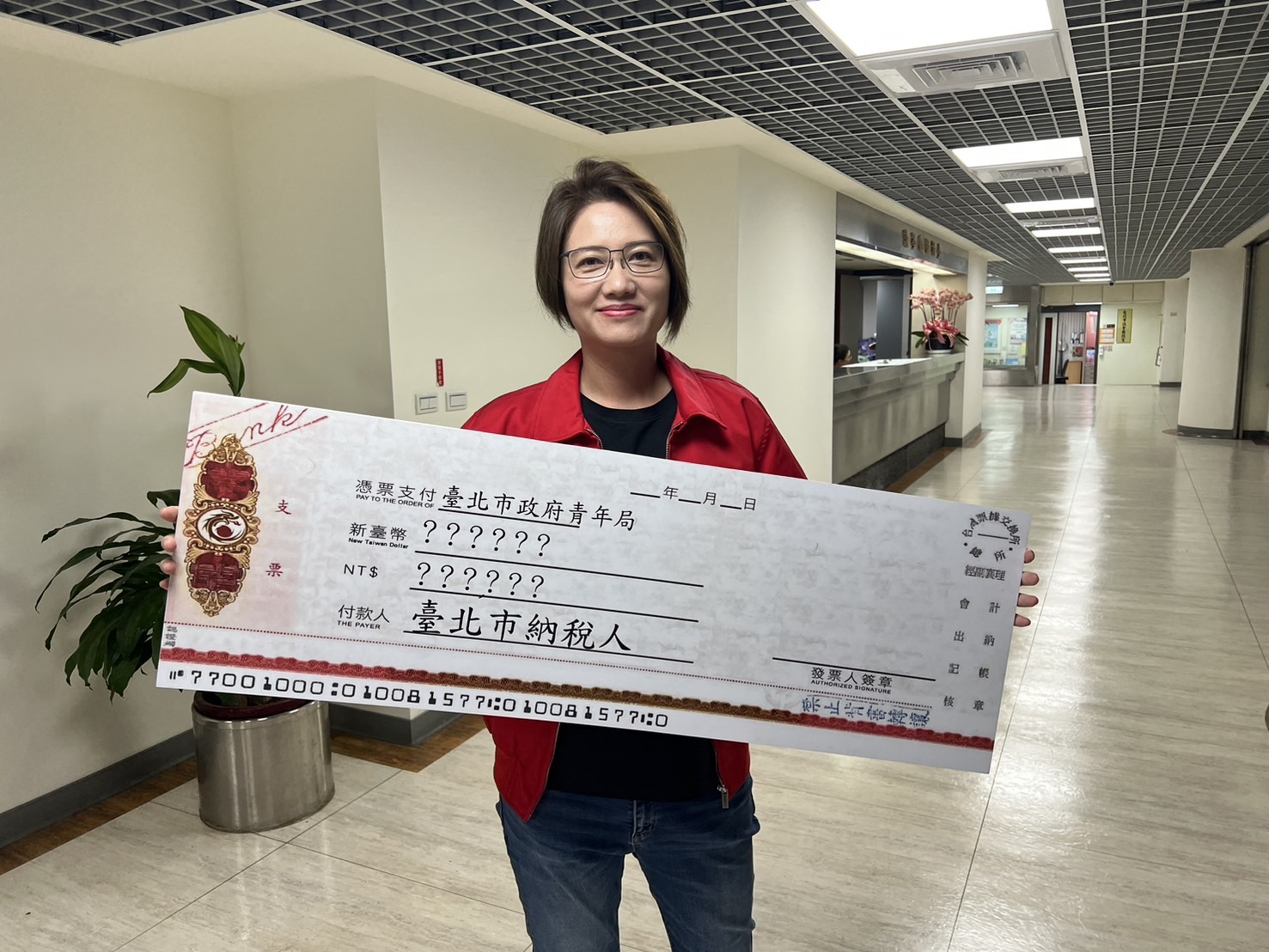 台北市議員林延鳳質疑青年局未先公開釐清成立後預算支出內容與施政計畫，卻先急著拿納稅錢養自家人，動機不單純。（翻攝林延鳳臉書）