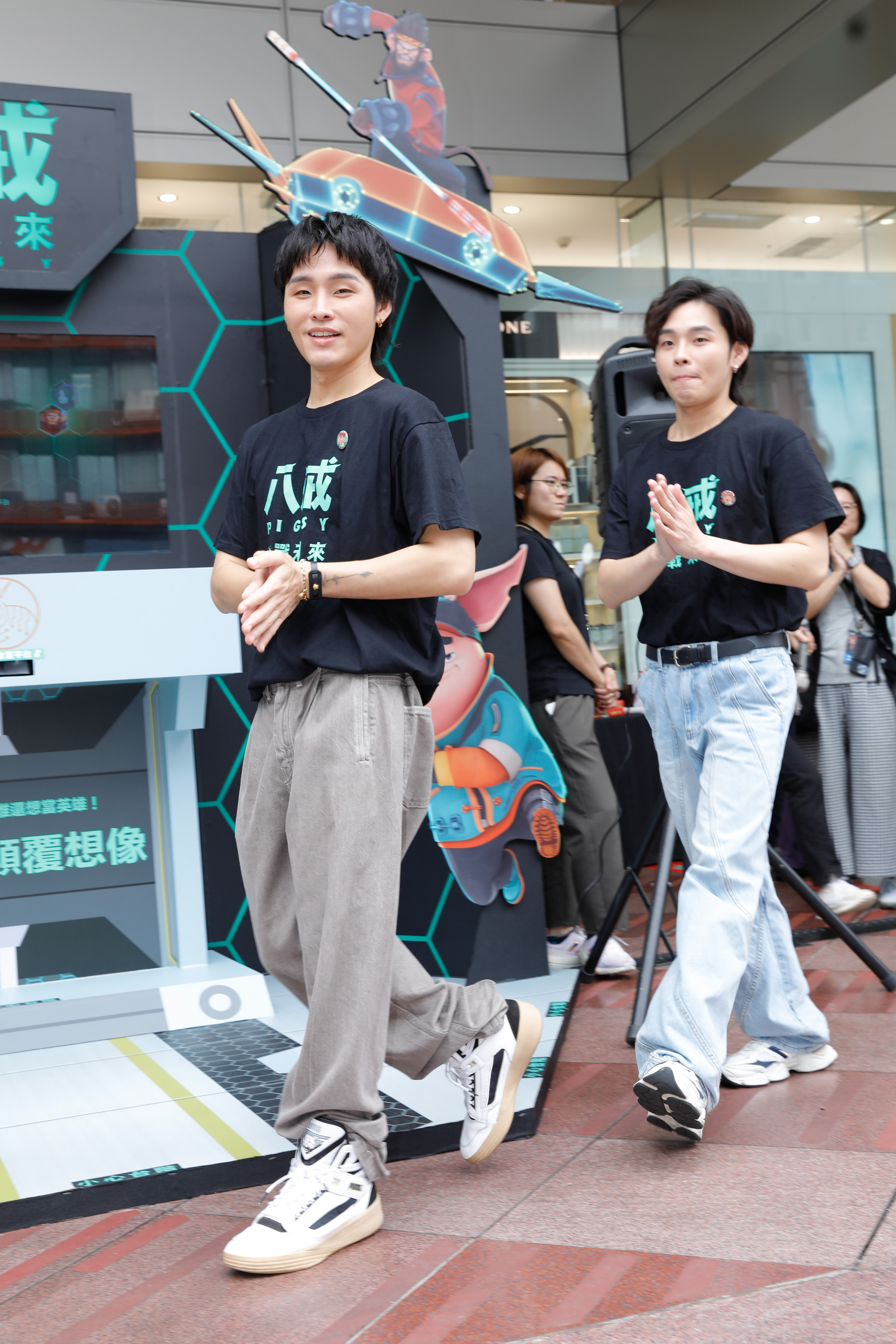 展榮與展瑞是該片第一組被相中的配音演員，他們戲中有許多叫聲，自封「男生裡面最能叫」。