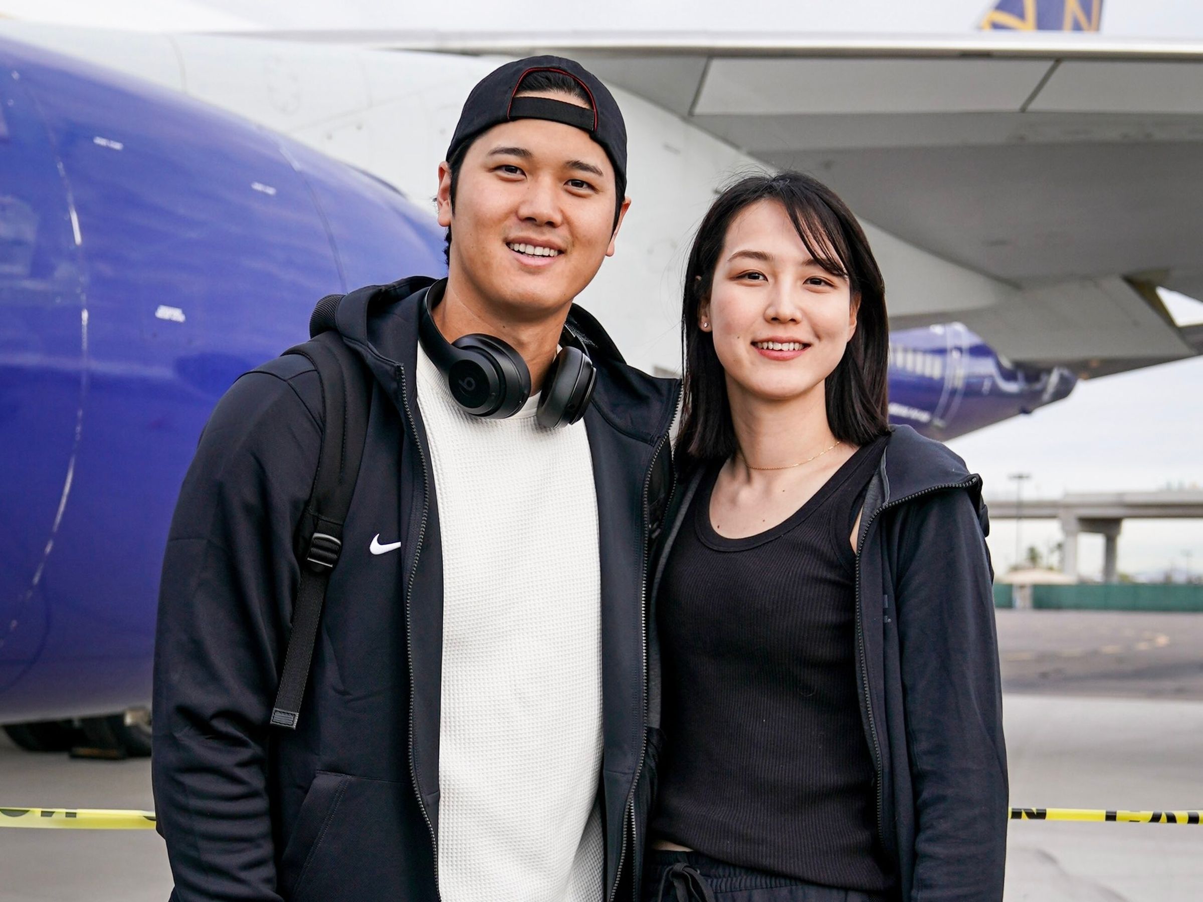 大谷翔平（左）的老婆（右）終於曝光，大家都不用再猜了。（翻攝自@Dodgers X）