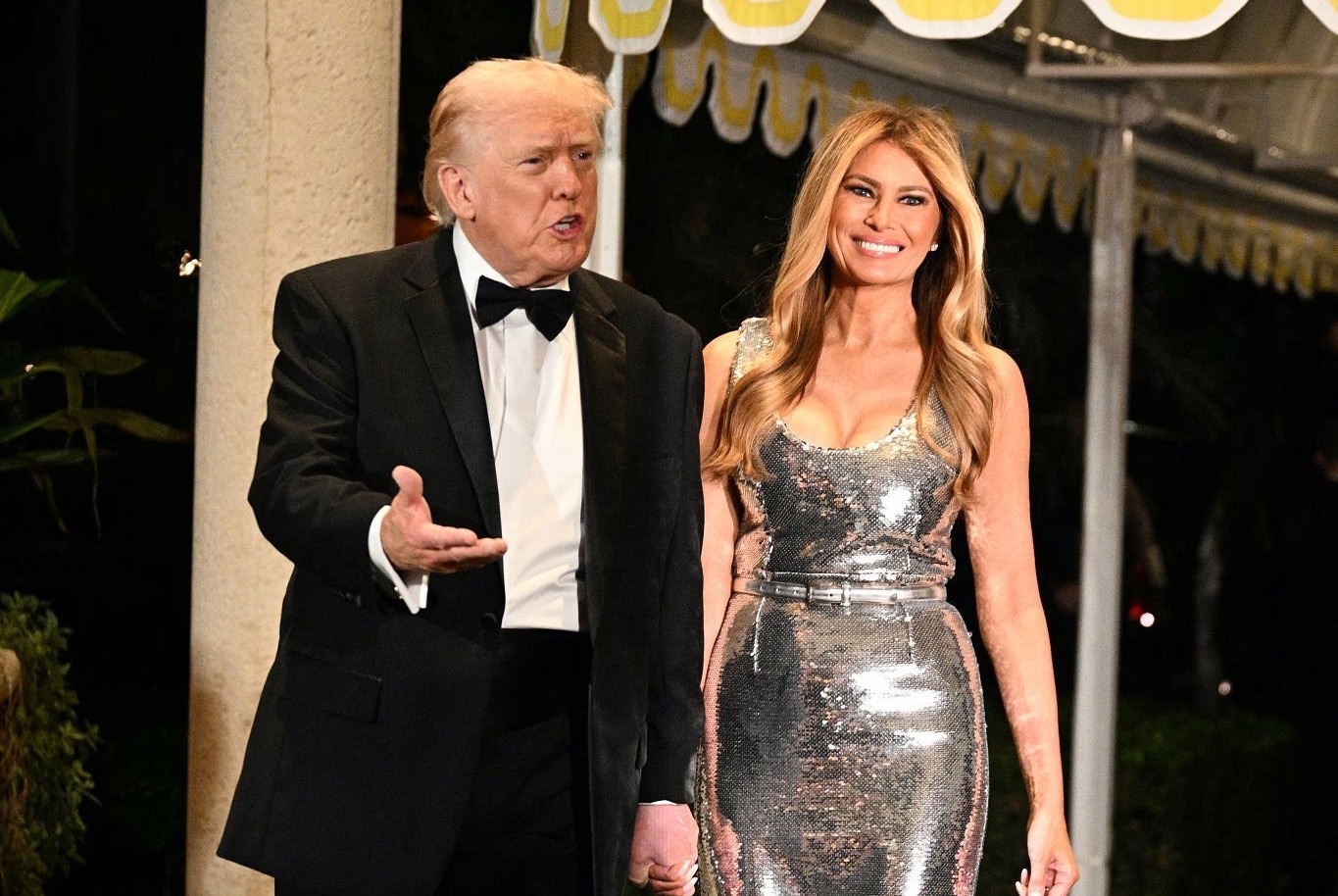 梅蘭妮亞和川普一起在海湖莊園跨年，迎接2026年。（翻攝X@MELANIAJTRUMP）