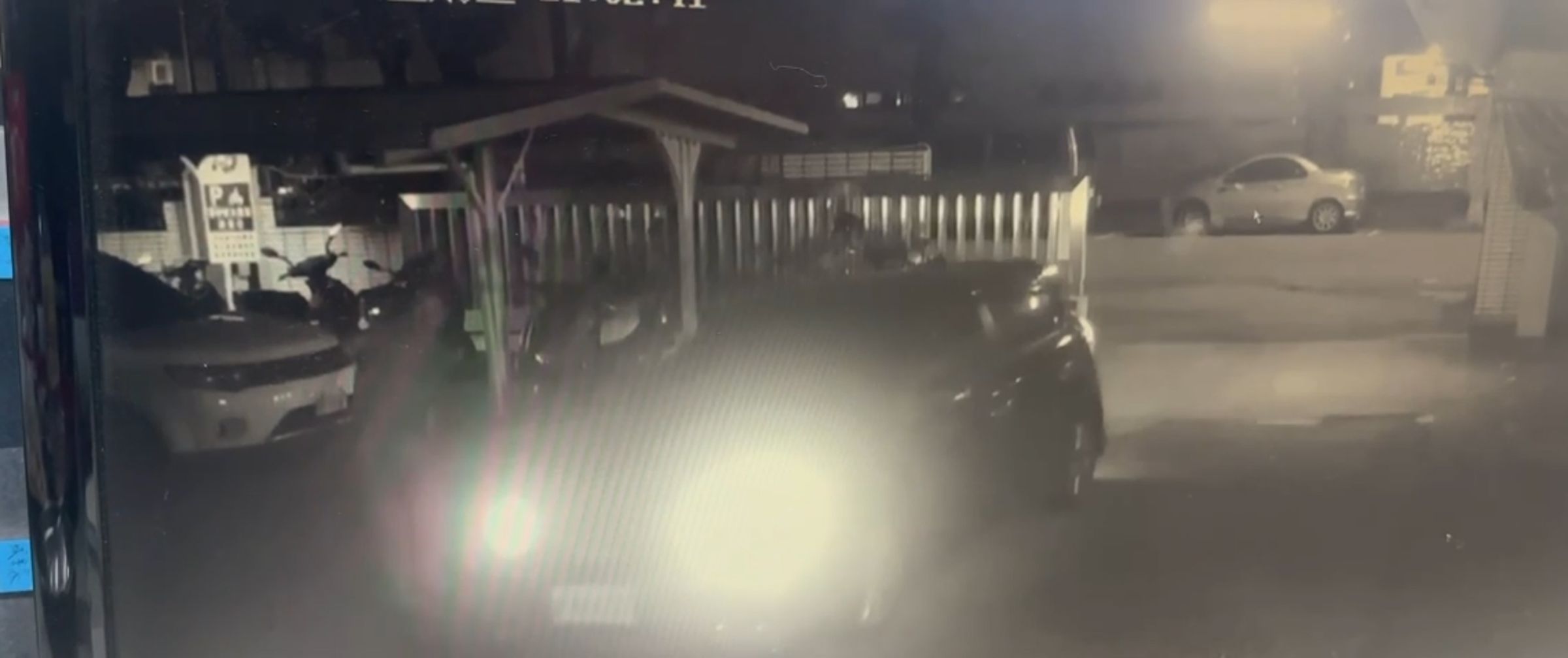 一名22歲的穆姓男子，開車載著被打爆頭的22歲張姓男同事遺體，直接前往楠梓分局自首，震驚社會。（翻攝畫面）