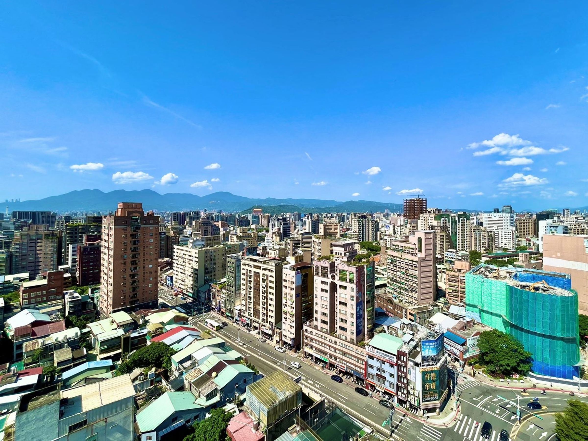 2023年台北市十大熱銷建案,大同區和萬華區共有三個建案上榜,顯示台北西區的發展蓬勃。(房市示意圖)