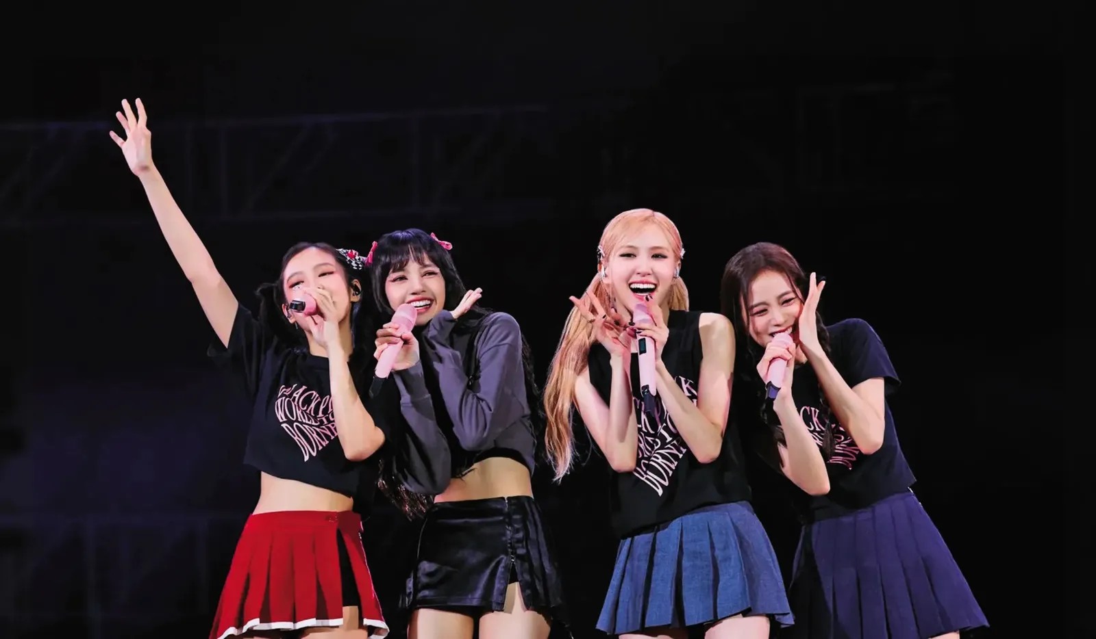 BLACKPINK在香港啟德開唱,原價1.2萬元的VIP票黃牛價衝上44萬台幣。(YG娛樂提供)