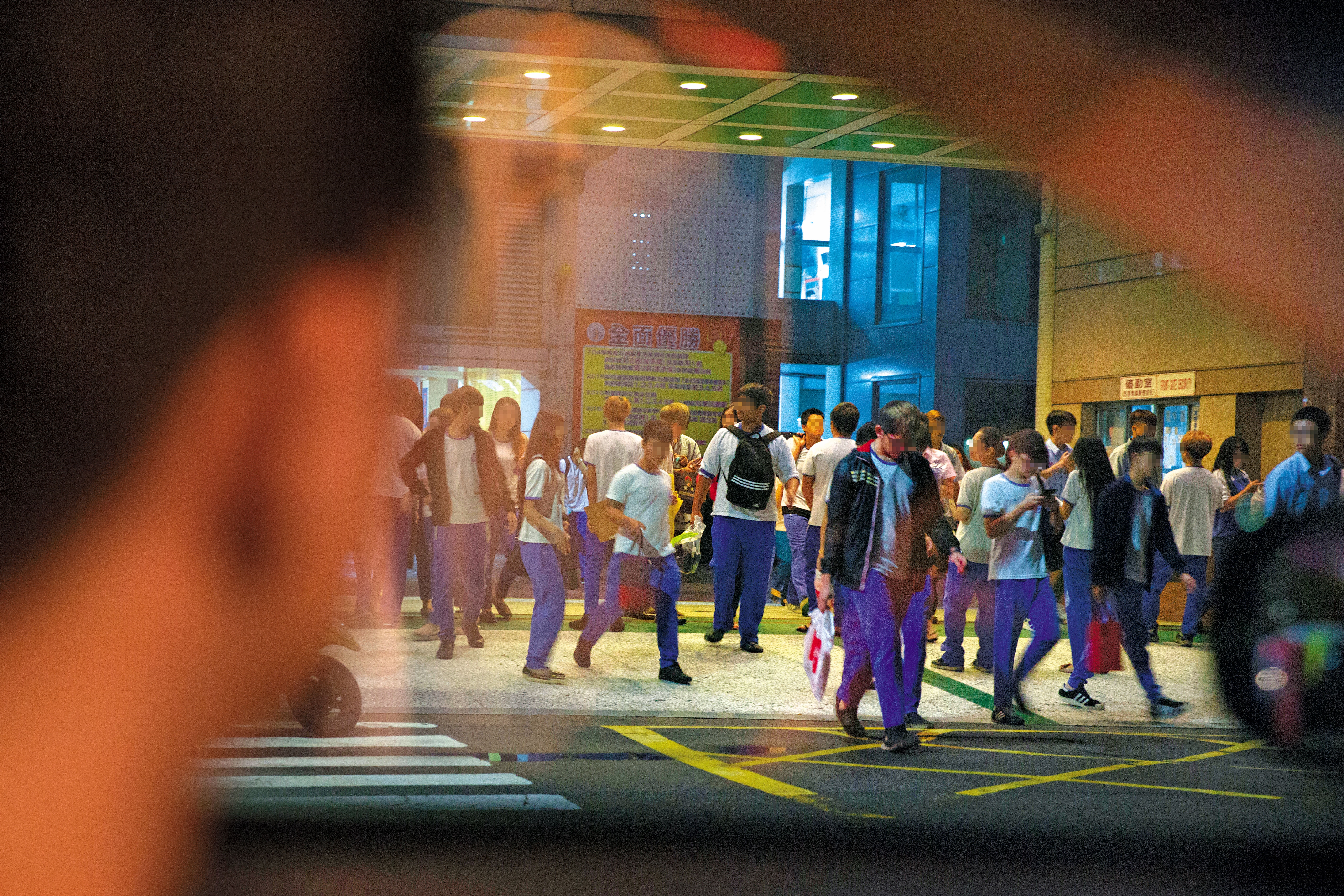 政府雖然已將依托咪酯列為2級毒品並提高刑責，仍無法有效防堵，導致校園淪陷，還有學生變成藥頭。（示意畫面，圖非當事人）