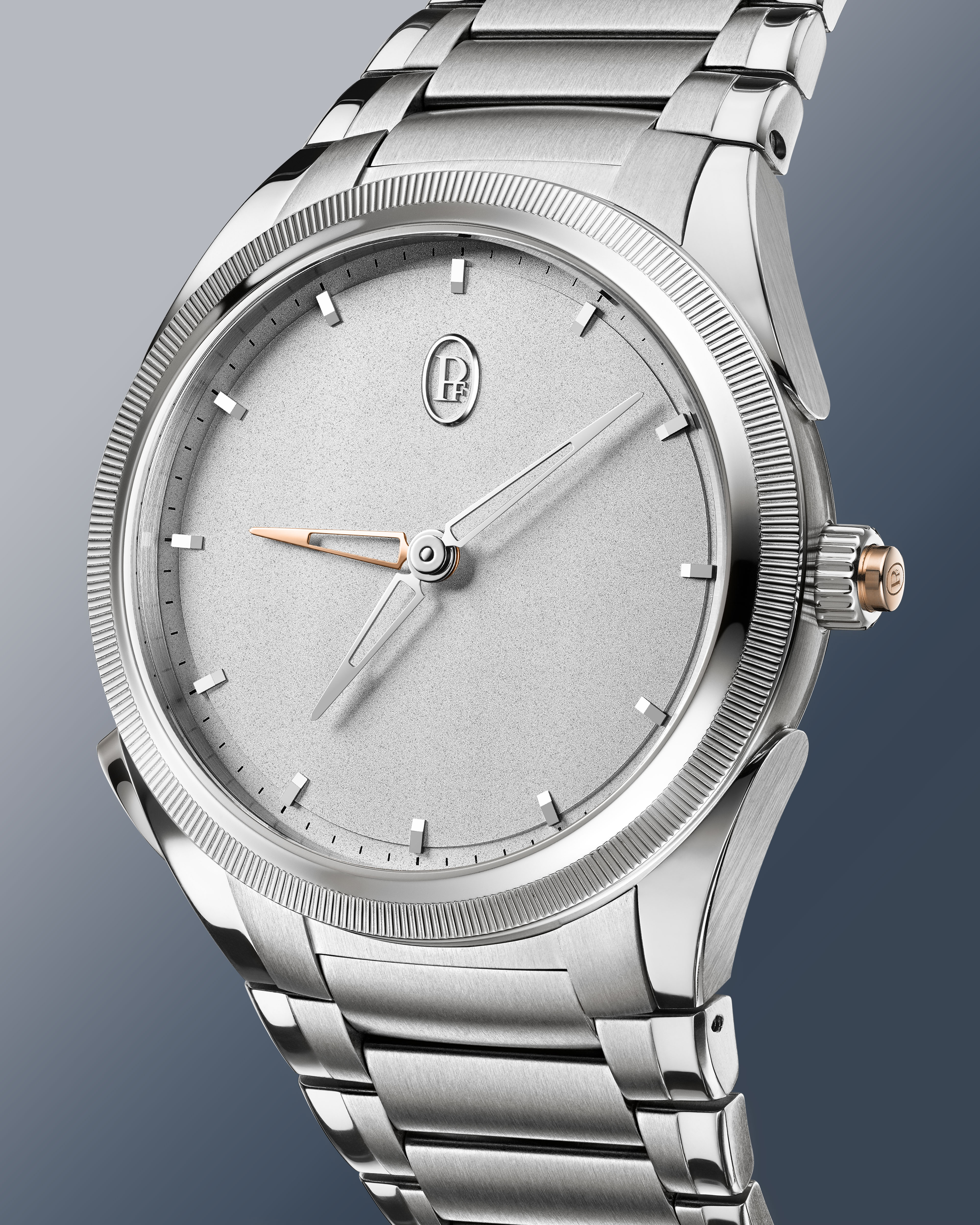 Tonda PF GMT Rattrapante Platinum｜錶徑40mm／950鉑金錶殼／時、分指示；第二地時間功能／PF051自動上鍊機芯／防水60米／限量30只／參考價NT$3,350,000。