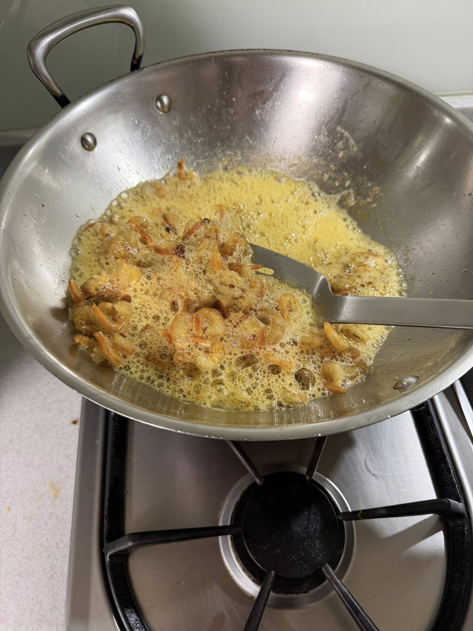 小火熬出蝦油。