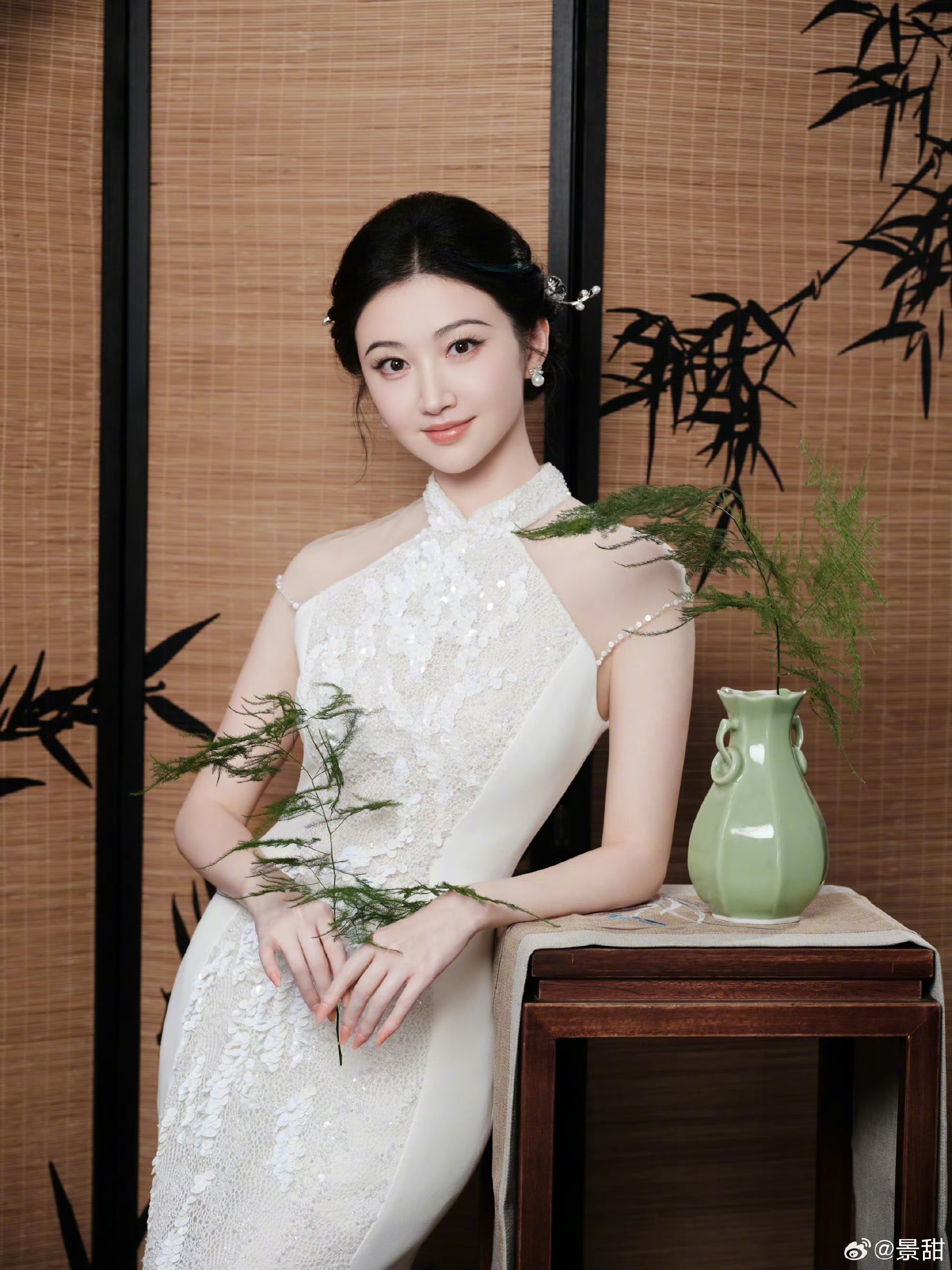 景甜因雙眼皮手術失敗，自嘲像是悲傷蛙。（翻攝自景甜微博）