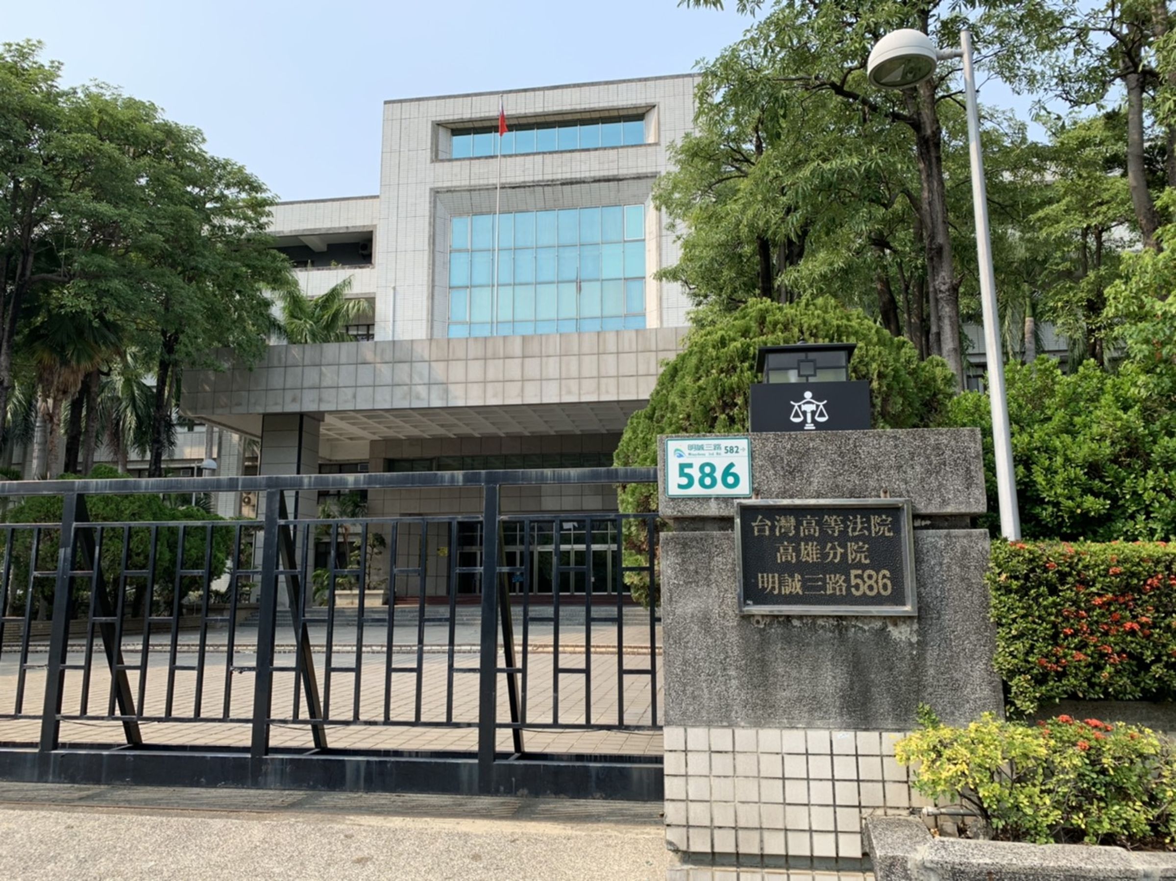 PO一夜情對象性愛照，換取他人猥褻照，吳男賠償40萬，高雄高分院法官改判半年徒刑，可易科罰金。（資料照片）