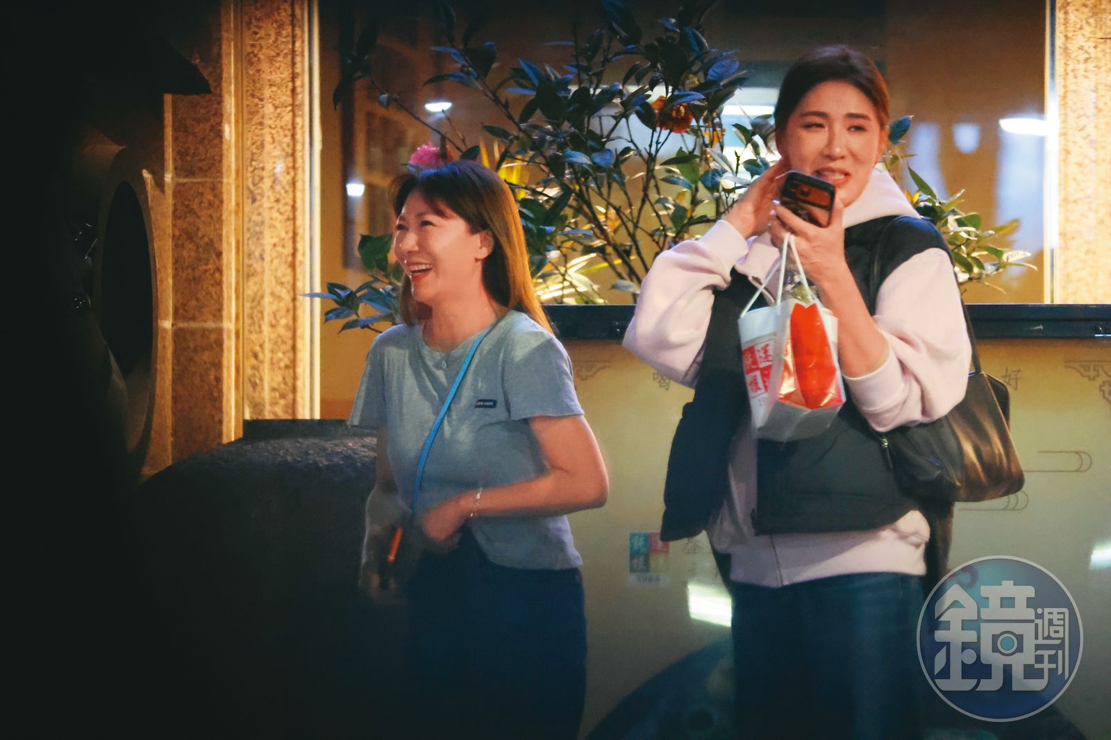 遠距不落單／獨家！夫妻關係忽遠忽近　佩甄揪閨密聚餐老公隱形