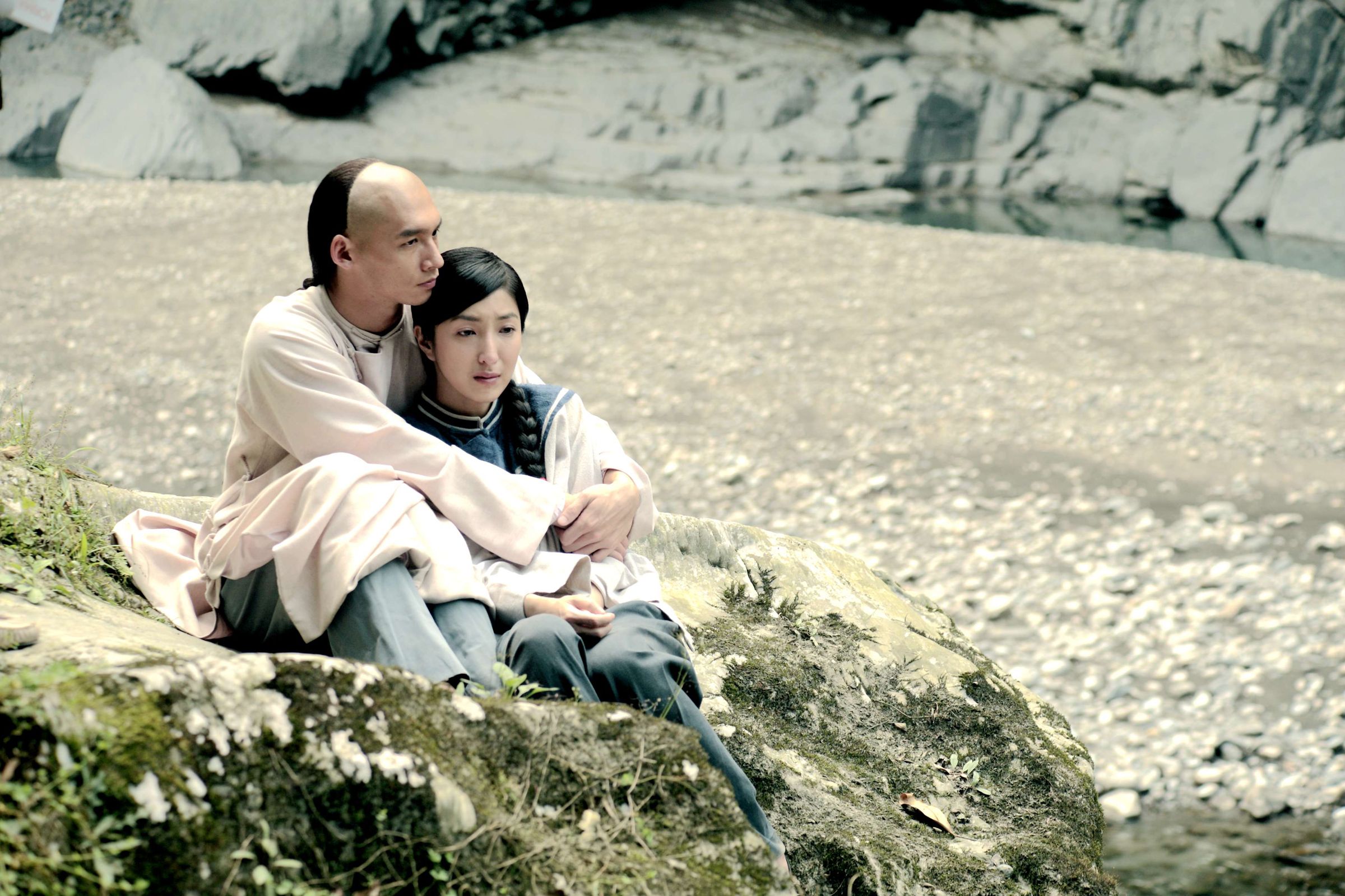 温昇豪與楊謹華在2008年上映的《一八九五》飾演苗栗望族吳湯興夫婦，為了民族大義，一個悲壯戰死，一個投井殉夫。（桃園電影節提供）