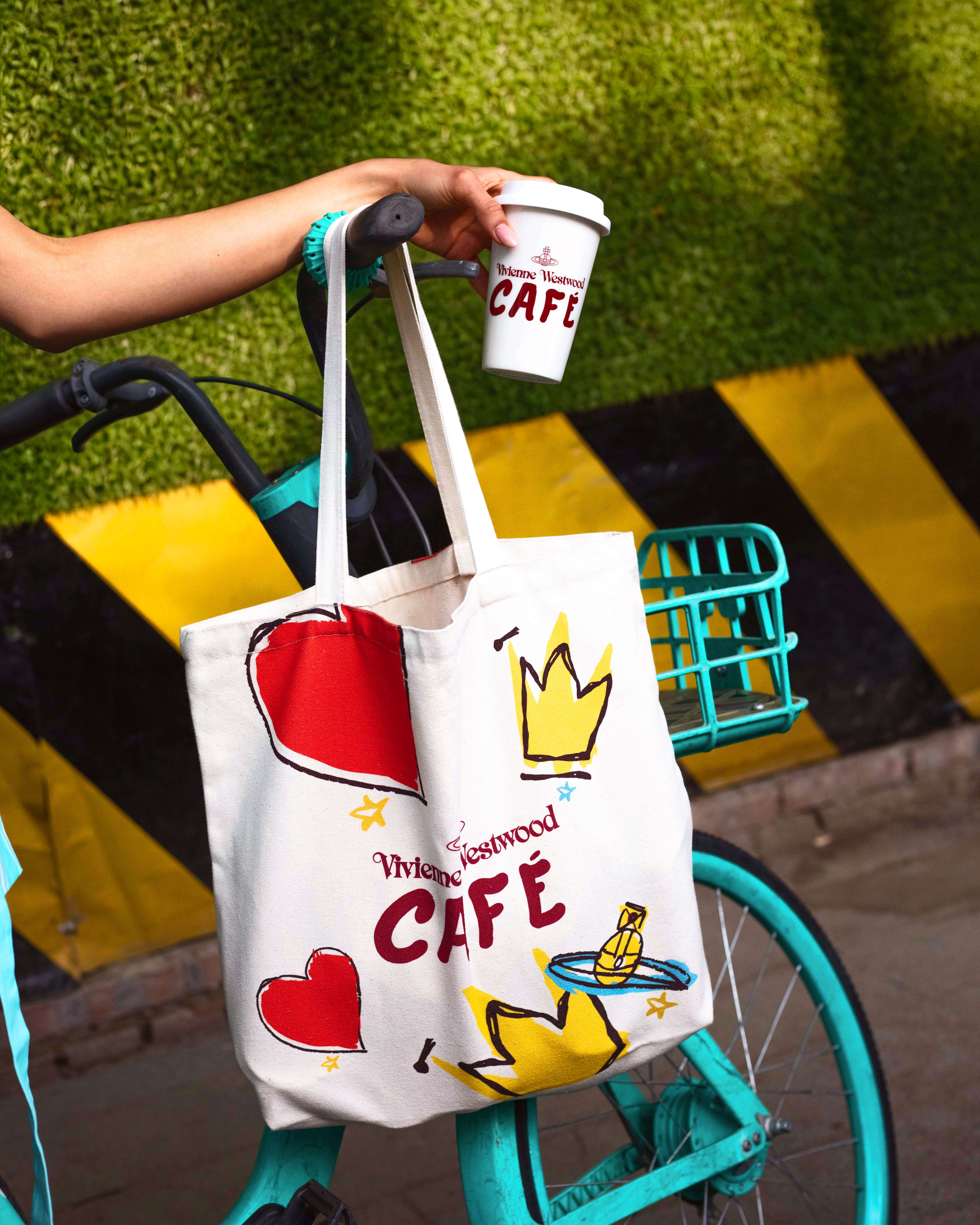 Vivienne Westwood Café Collection是一種Lifestyle。價格店洽（永三提供）
