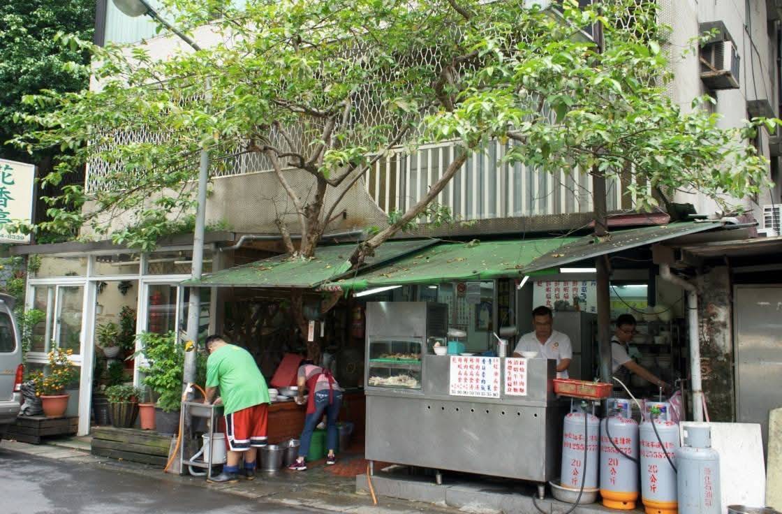 北市東區一品大廈附近的老店,走過輝煌歲月,已於2022年熄燈。(林進泰提供)