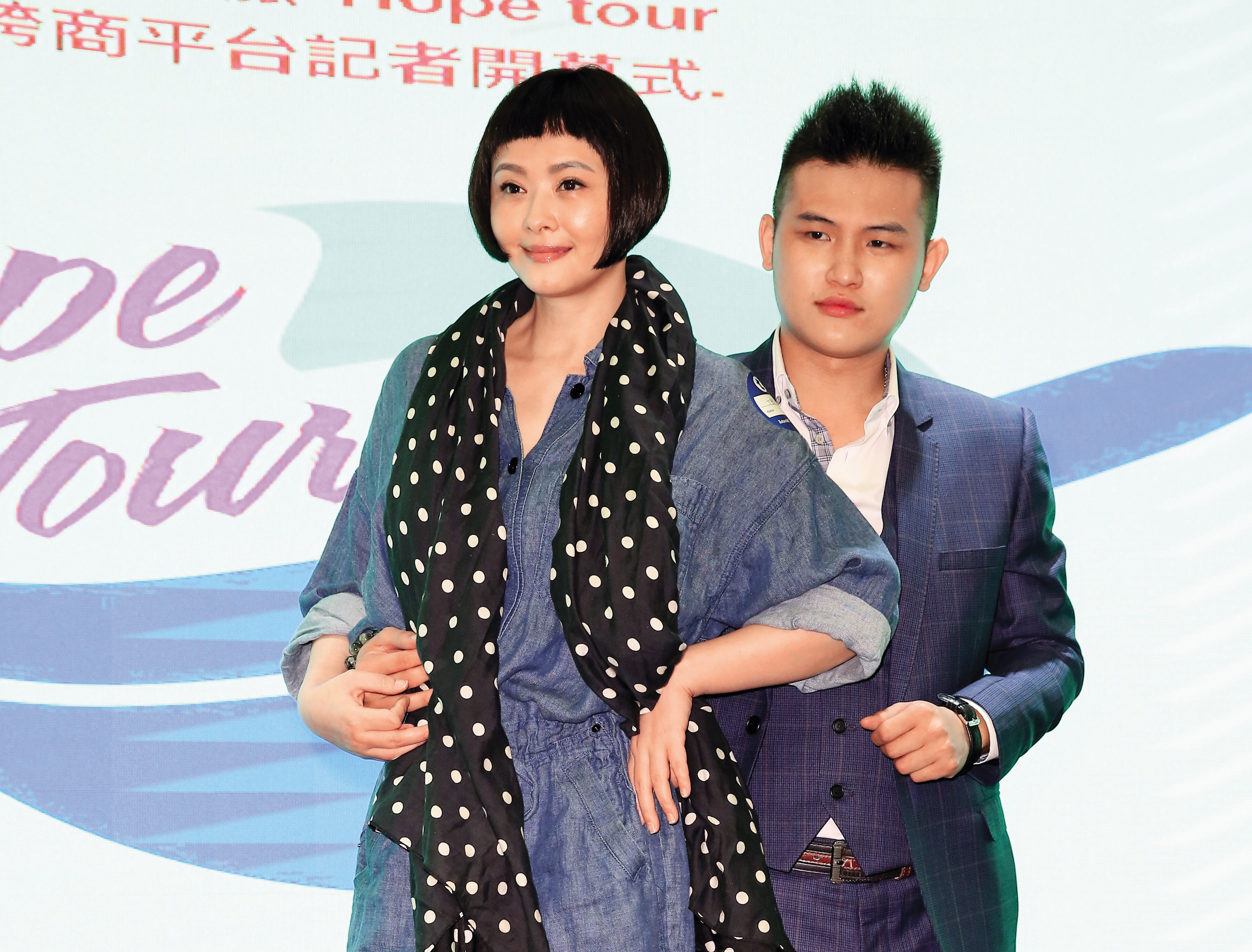 蕭淑慎（左）的老公梁軒安（右）近來爭議不斷，但蕭淑慎至今未對外發表言論。