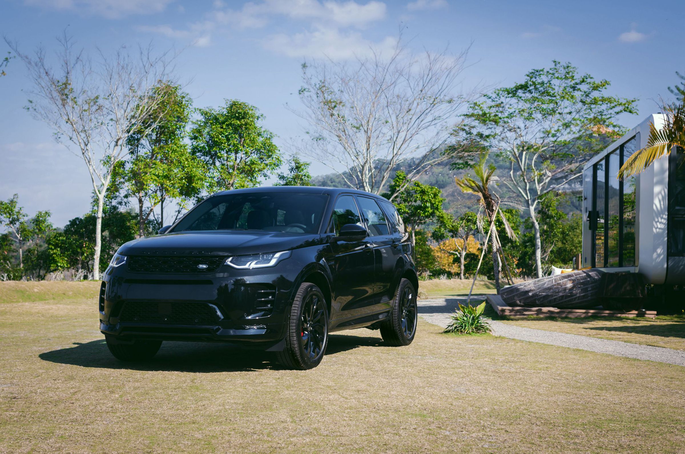 JLR Taiwan台灣捷豹路虎宣布全新2024年式Discovery Sport車系編成，包含P200 Dynamic SE與P250 Dynamic SE雙車型，正式售價自228萬與248萬起。