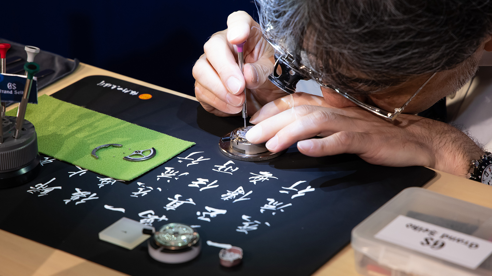 【現場直擊】看小松郁清先生組機芯！GRAND SEIKO Spring Drive機芯的組裝展演課