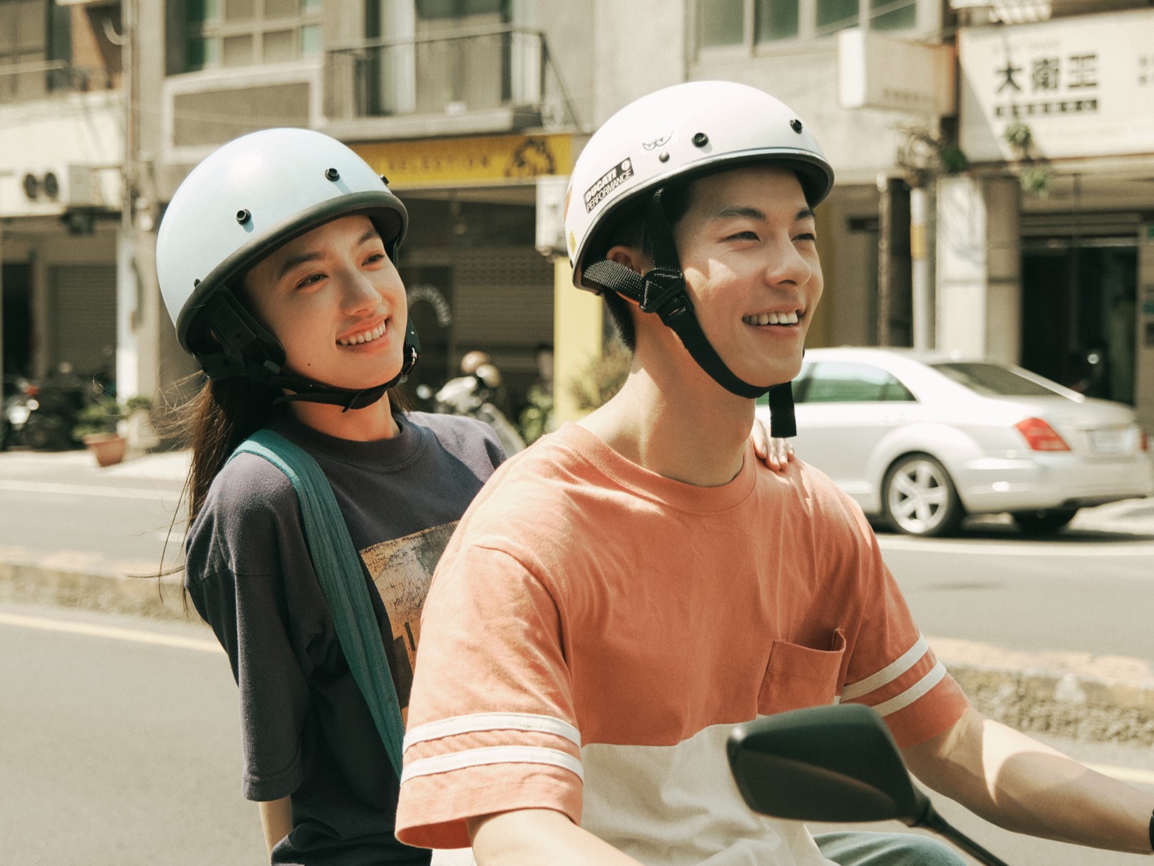 清原果耶讓許光漢（右）載，是戲中超好看的畫面。（翻滾吧男孩電影提供）