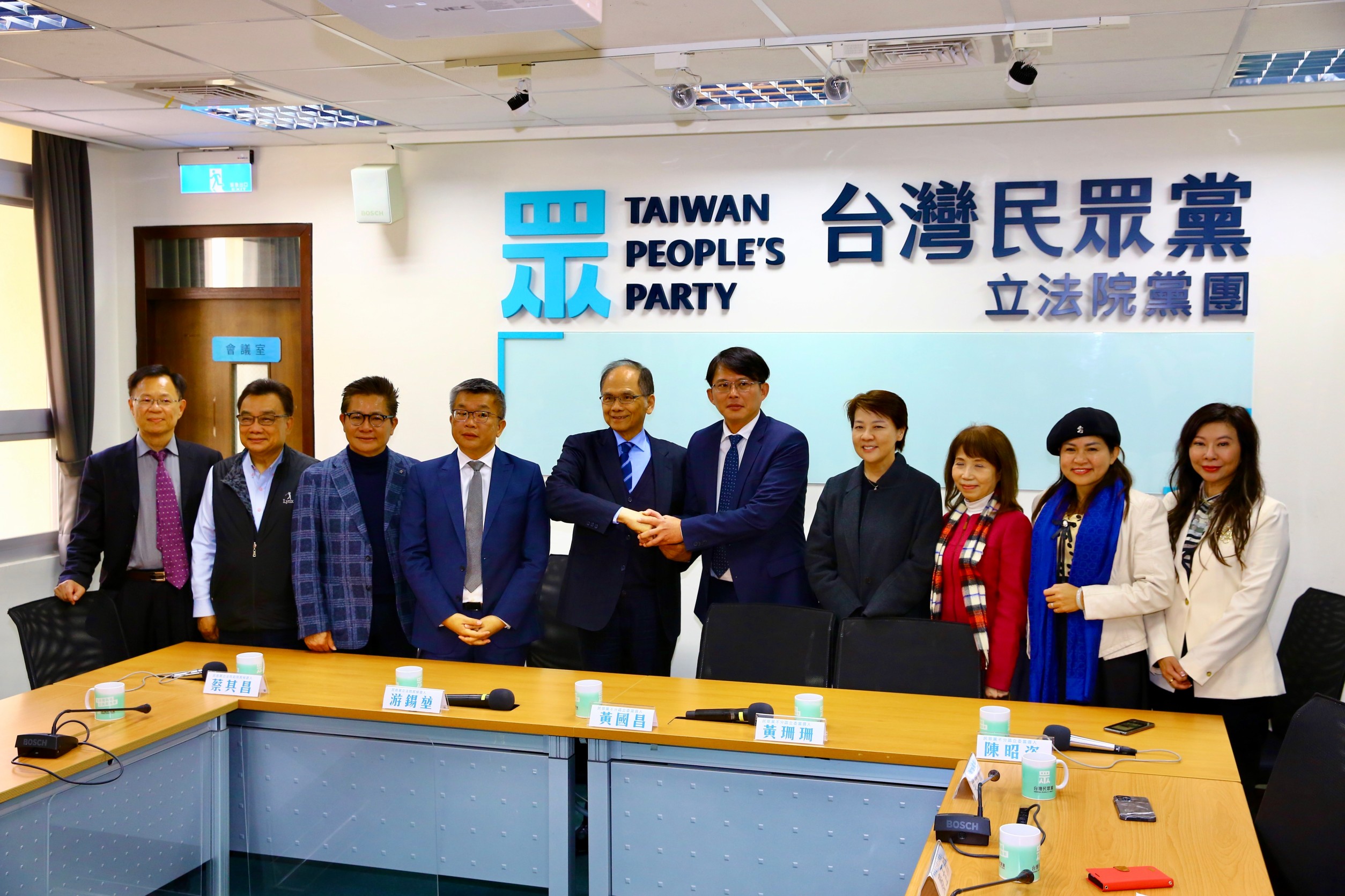民眾黨團29日先後與國民黨韓國瑜、民進黨游錫堃兩組人馬會面。